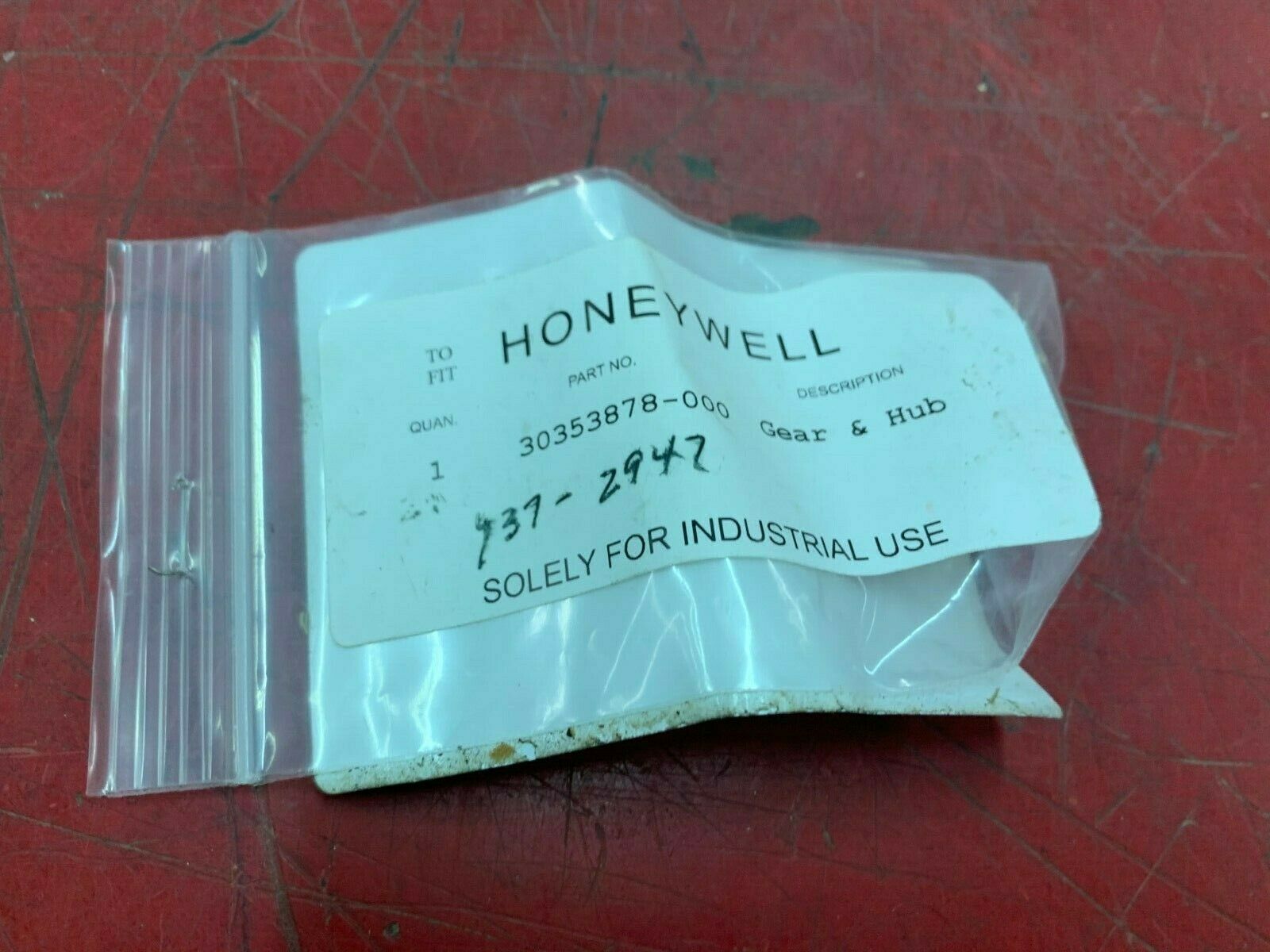 NEW NO BOX HONEYWELL GEAR & HUB 30353878-000