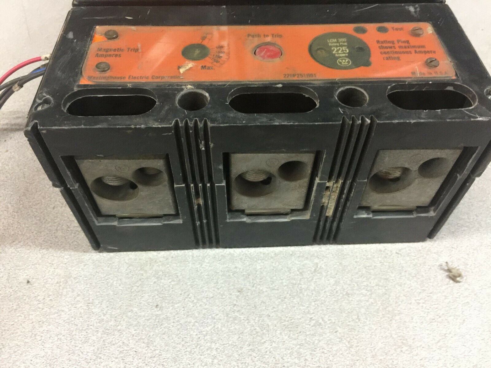 USED WESTINGHOUSE 225 AMP 3 POLE 600 VAC 120 VAC SHUNT TRIP MINING BREAKER 2607D