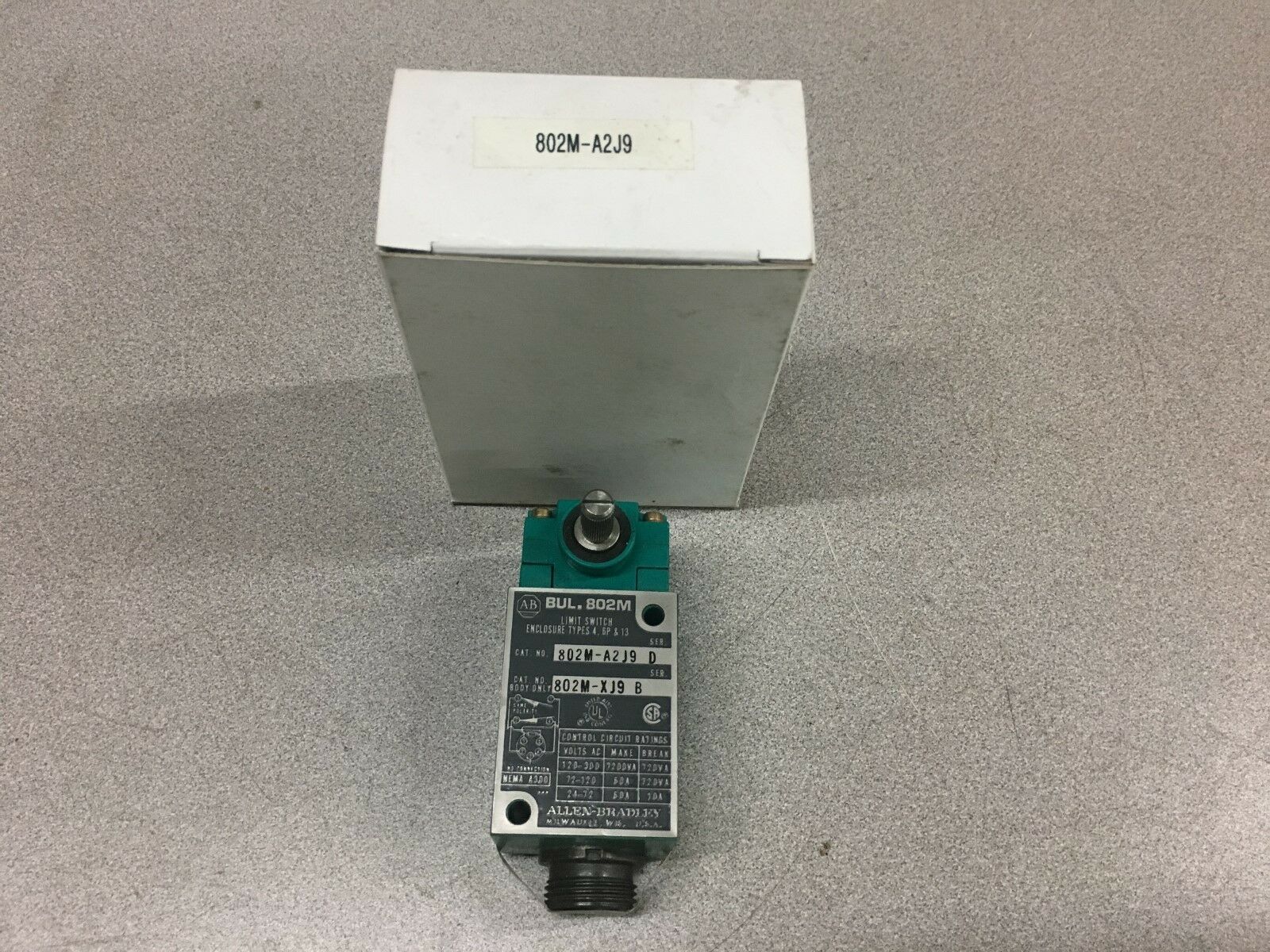 NEW NO BOX ALLEN BRADLEY LIMIT SWITCH 802M-A2J9 SERIES D