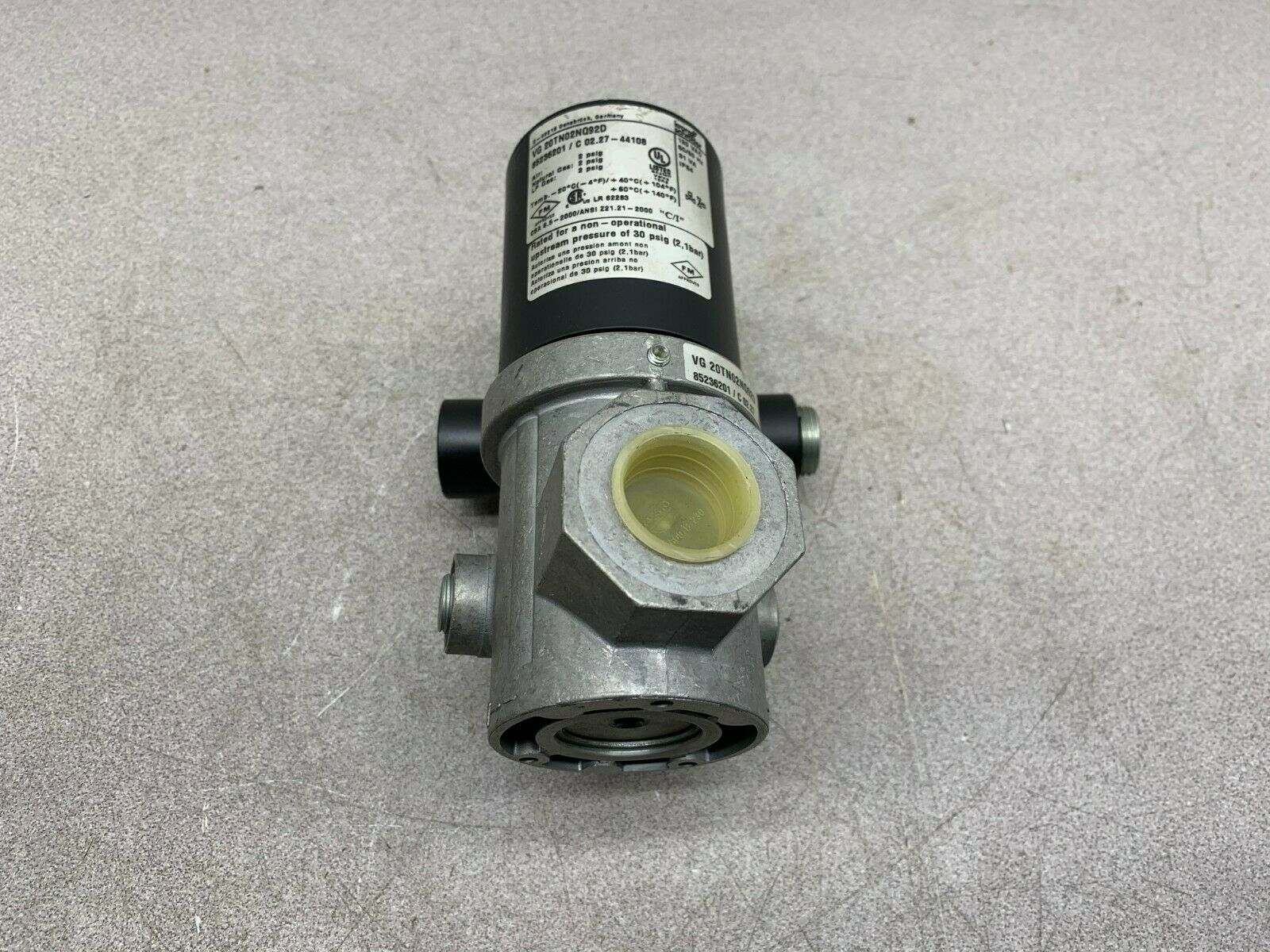 NEW NO BOX KROM SCHRODER GAS SOLENOID VALVE VG 20TN02NQ92D