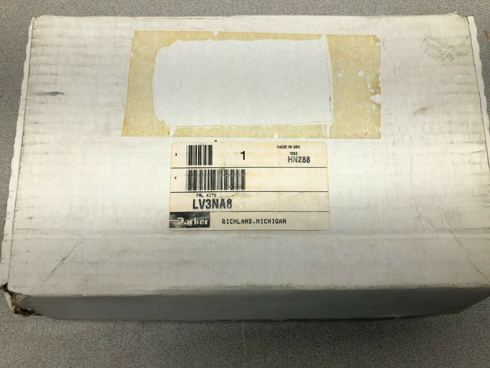 NEW IN BOX PARKER 250 PSI 1/2 NPT LOCKOUT VALVE LV3NA8