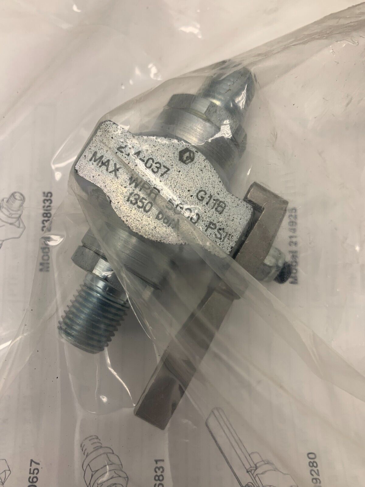 NEW IN PACKAGE Graco 1/4 in. MBENPT x 1/4 in. MBENPT Ball Valve 214037