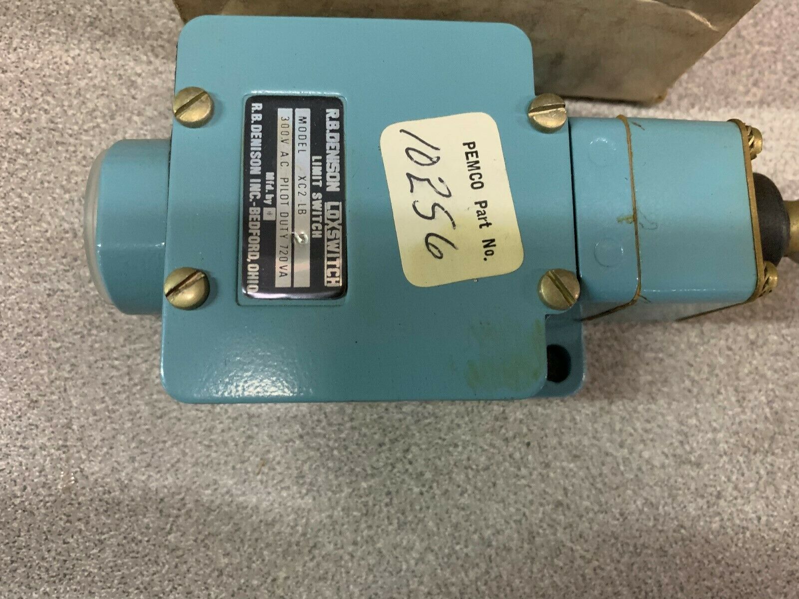 NEW IN BOX R.B. DENISON LIMIT SWITCH XC2 LB 2