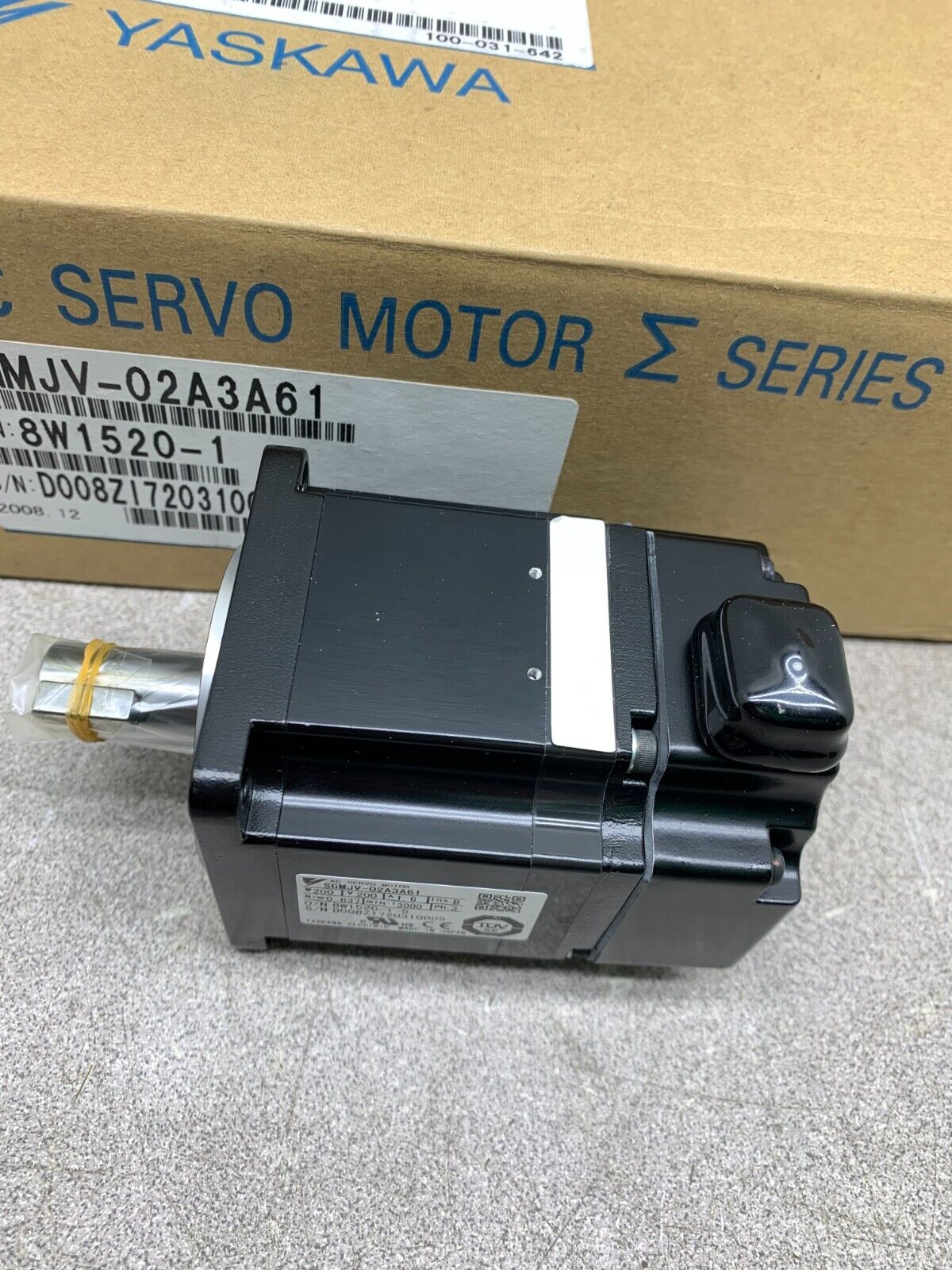 NEW IN BOX YASKAWA AC SERVO MOTOR SGMJV-02A3A61