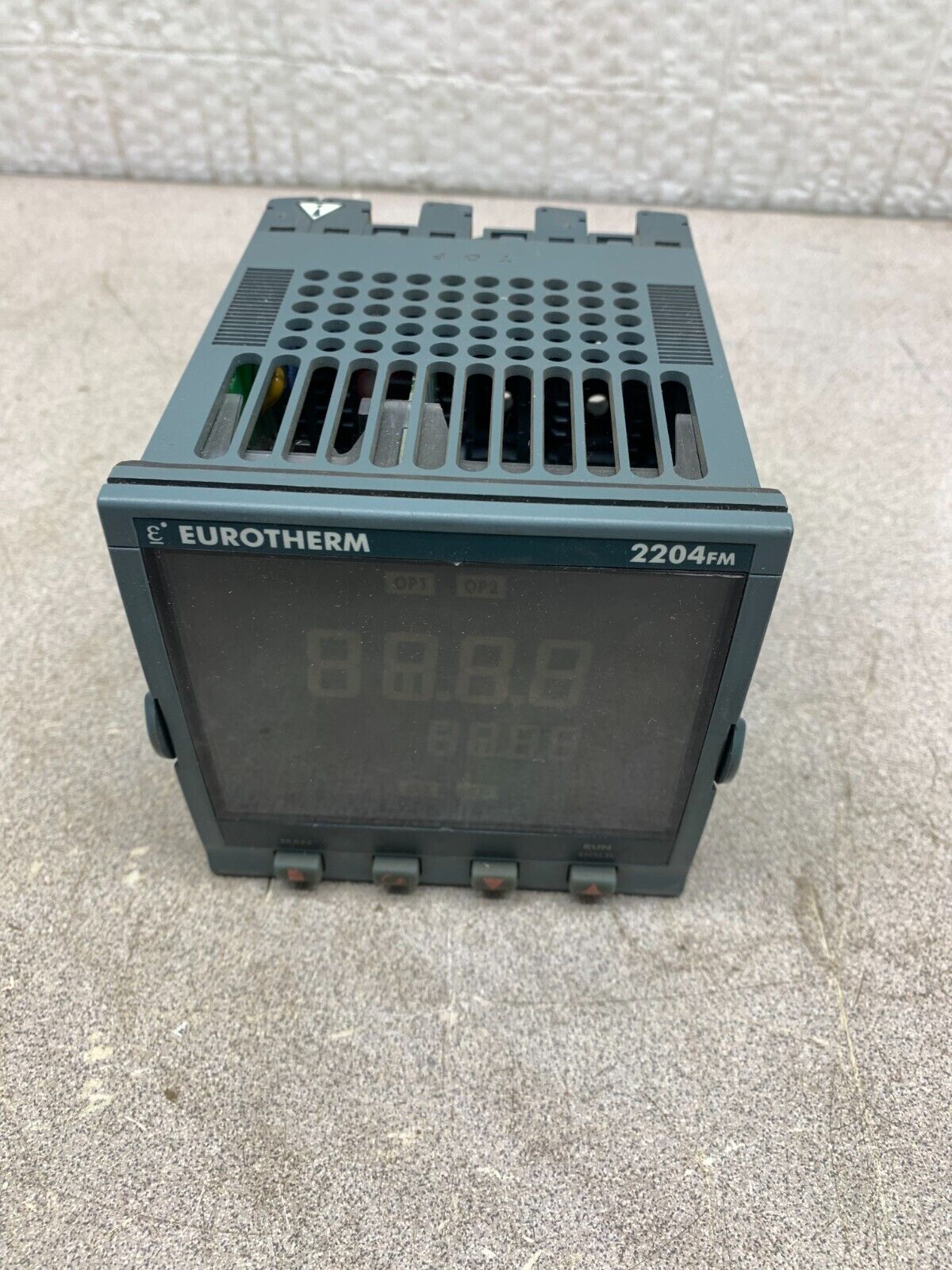 USED EUROTHERM K/0/2000/F TEMP. CONTROLLER 2204E/NS/VH/XX/XX/FH/FH/XX/ENG/EU0523