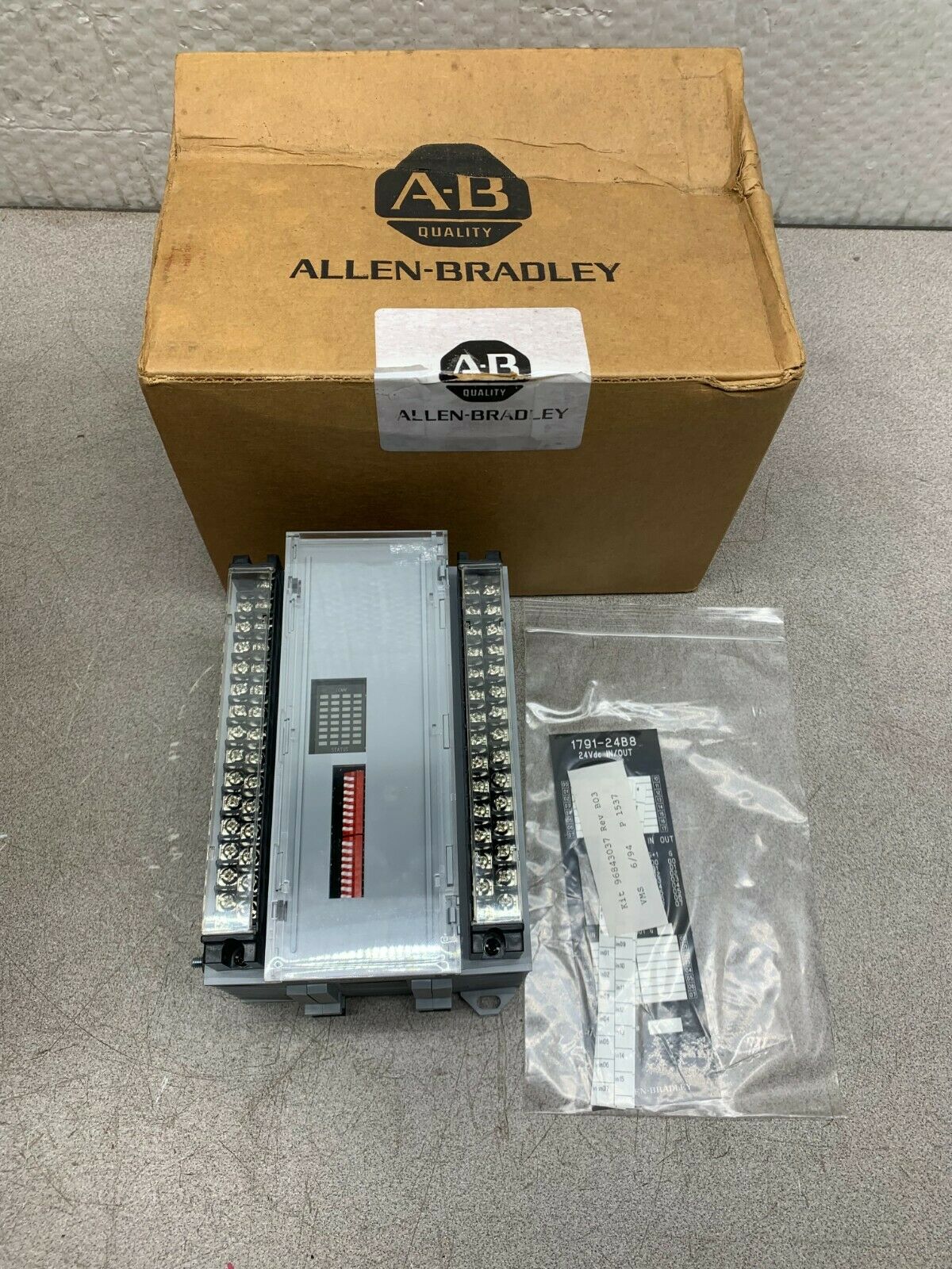 NEW IN BOX ALLEN-BRADLEY BLOCK I/O MODULE 1791-24B8 SERIES B