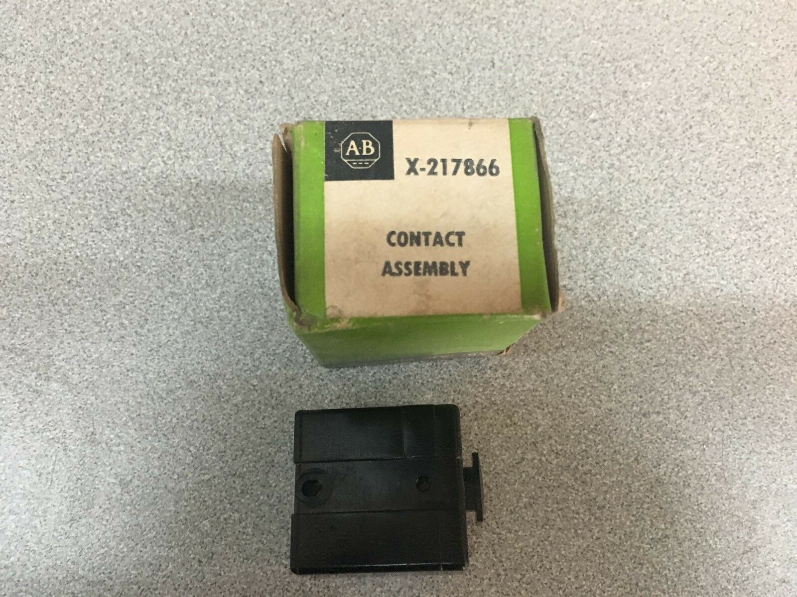 NEW IN BOX ALLEN BRADLEY CONTACT ASSEMBLY X-217866