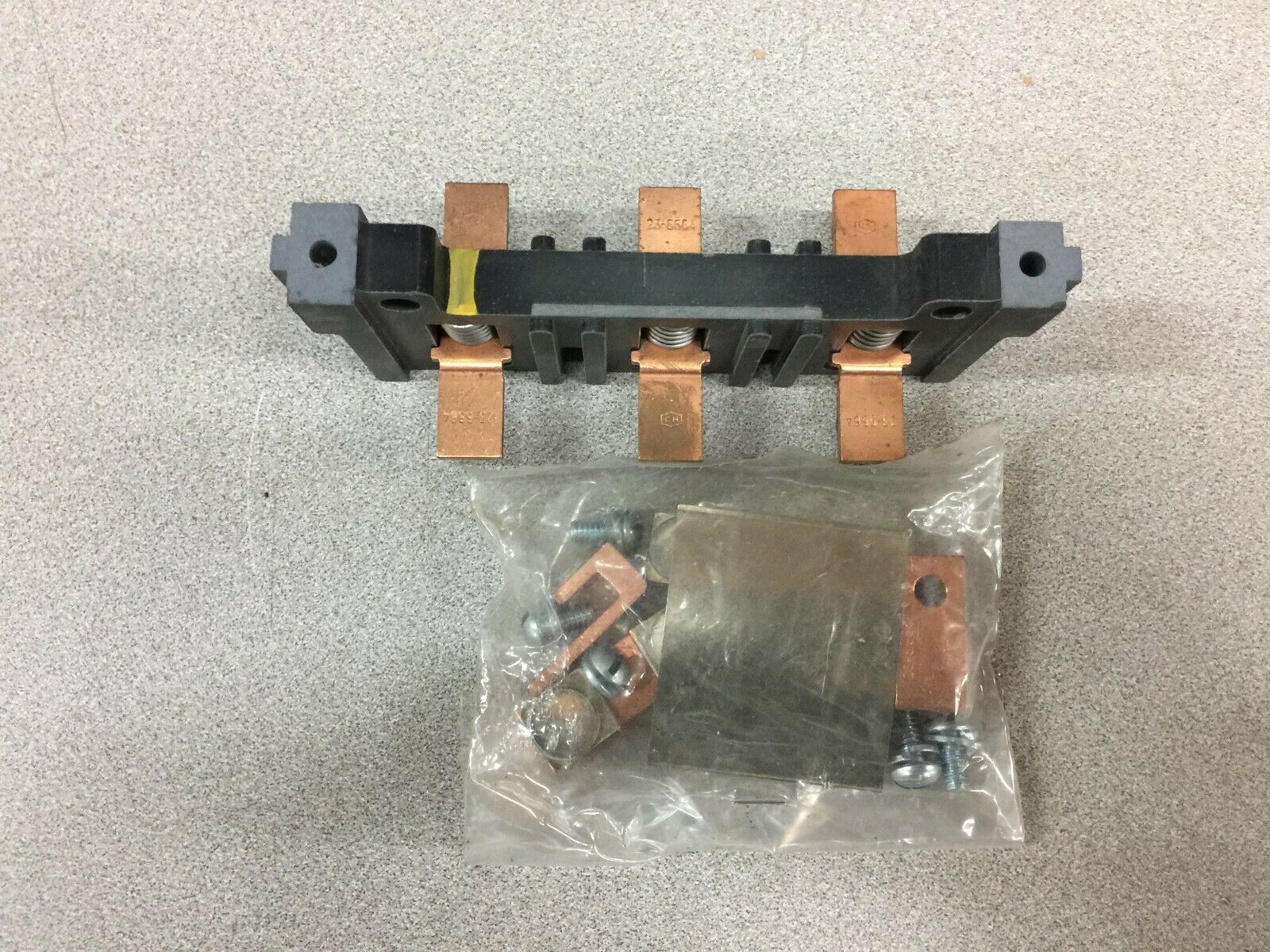 NEW NO BOX  EATON CUTLER BUS BAR ASSEMBLY CONTACT KIT 23-5558 /  23-5564