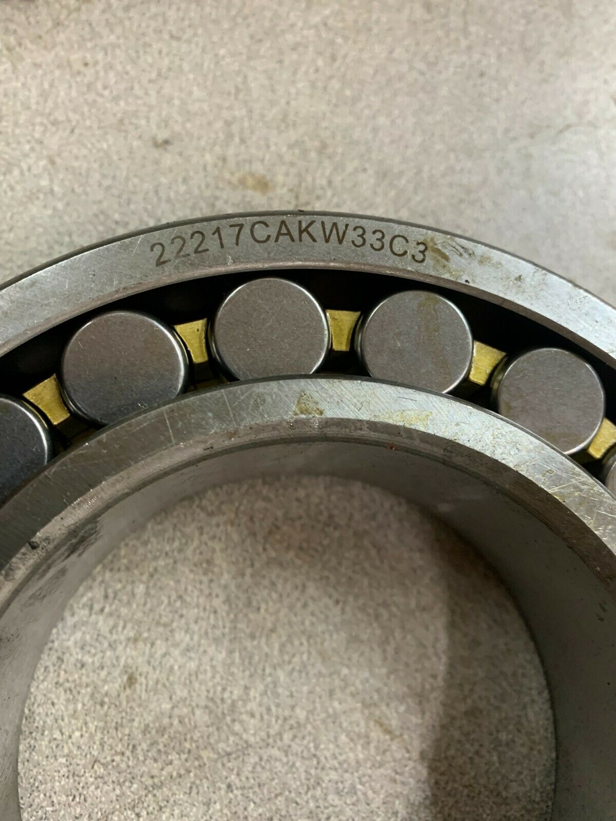 NEW NO BOX SPHERICAL ROLLER BEARING 22217CAKW33C3