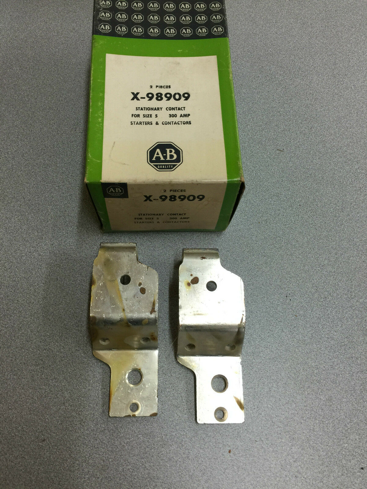 NEW BOX OF 2 ALLEN-BRADLEY STATIONARY CONTACTS FOR SIZE 5 STARTER X-98909