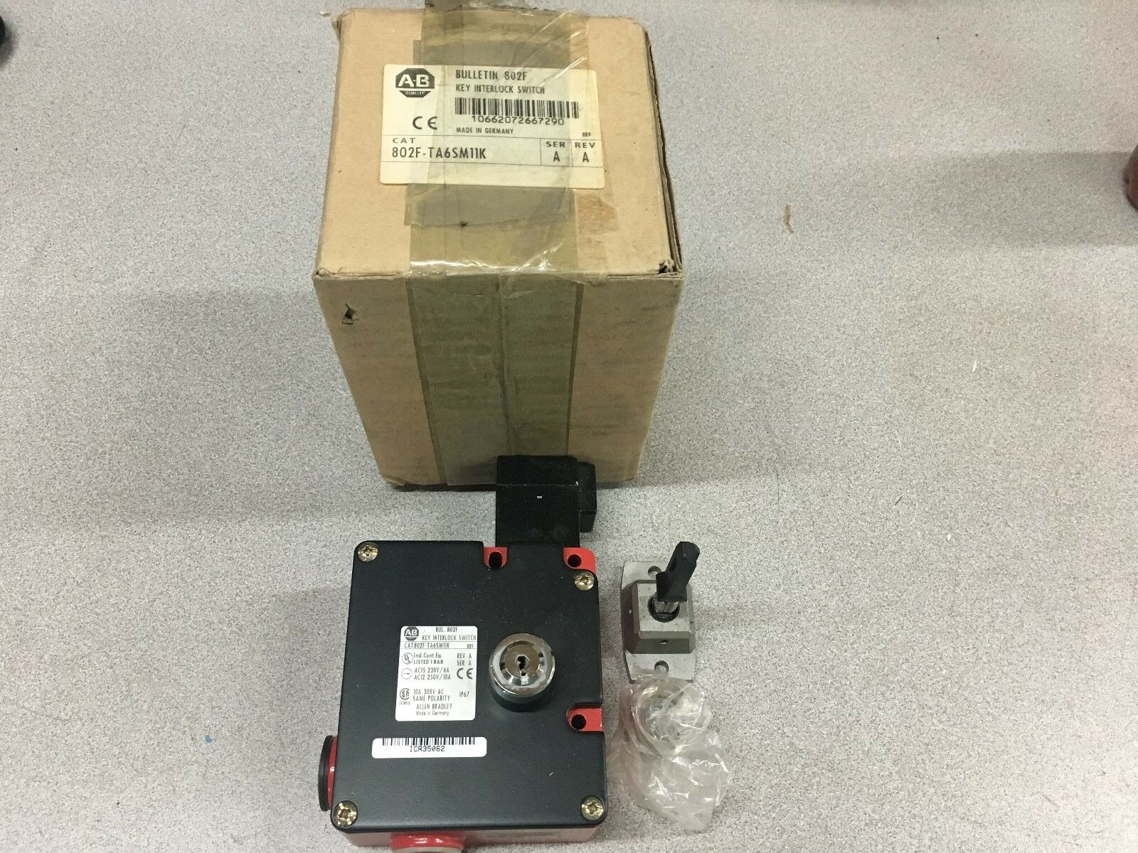 NEW IN BOX ALLEN BRADLEY INTERLOCK SWITCH 802T-TA6SM11K SERIES A