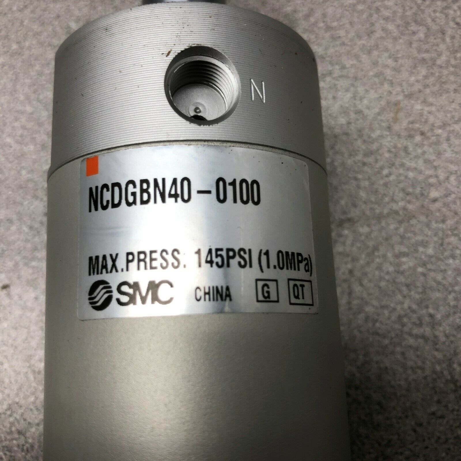 NEW NO BOX SMC 145PSI MAX PNEUMATIC CYLINDER NCDGBN40-0100