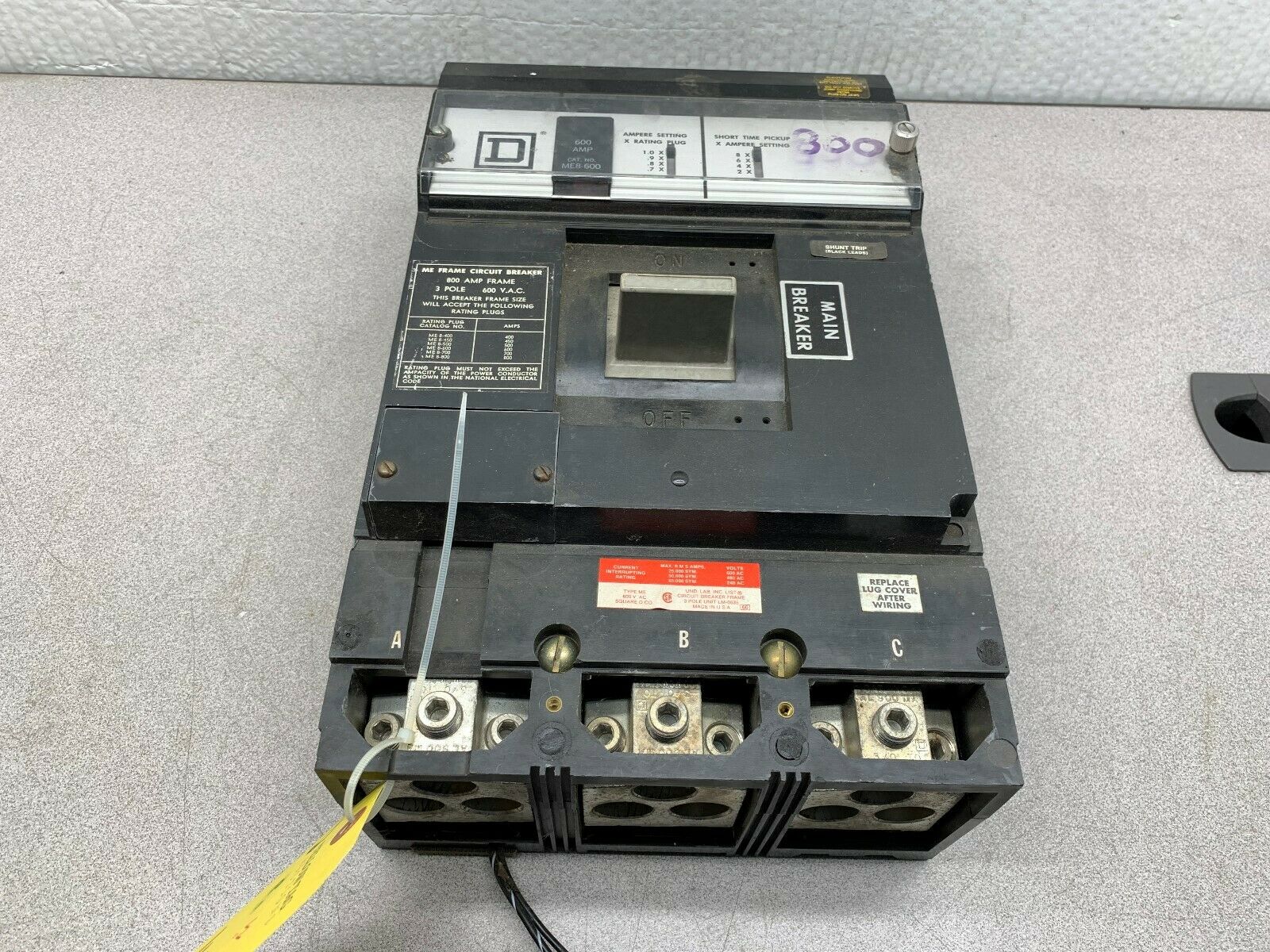 USED SQUARE D 800AMP 3 POLE CIRCUIT BREAKER ME8361021