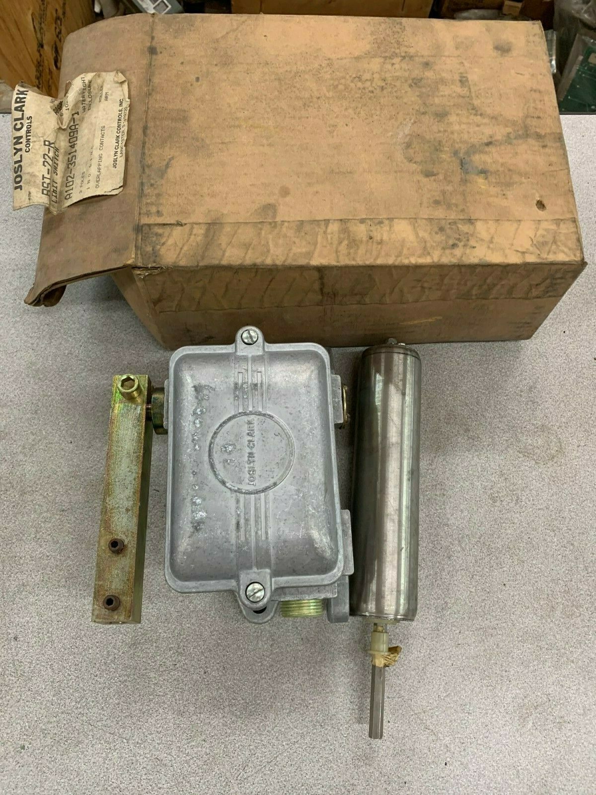 NEW JOSLYN CLARK BST-22-R LIMIT SWITCH A102-351409A-1