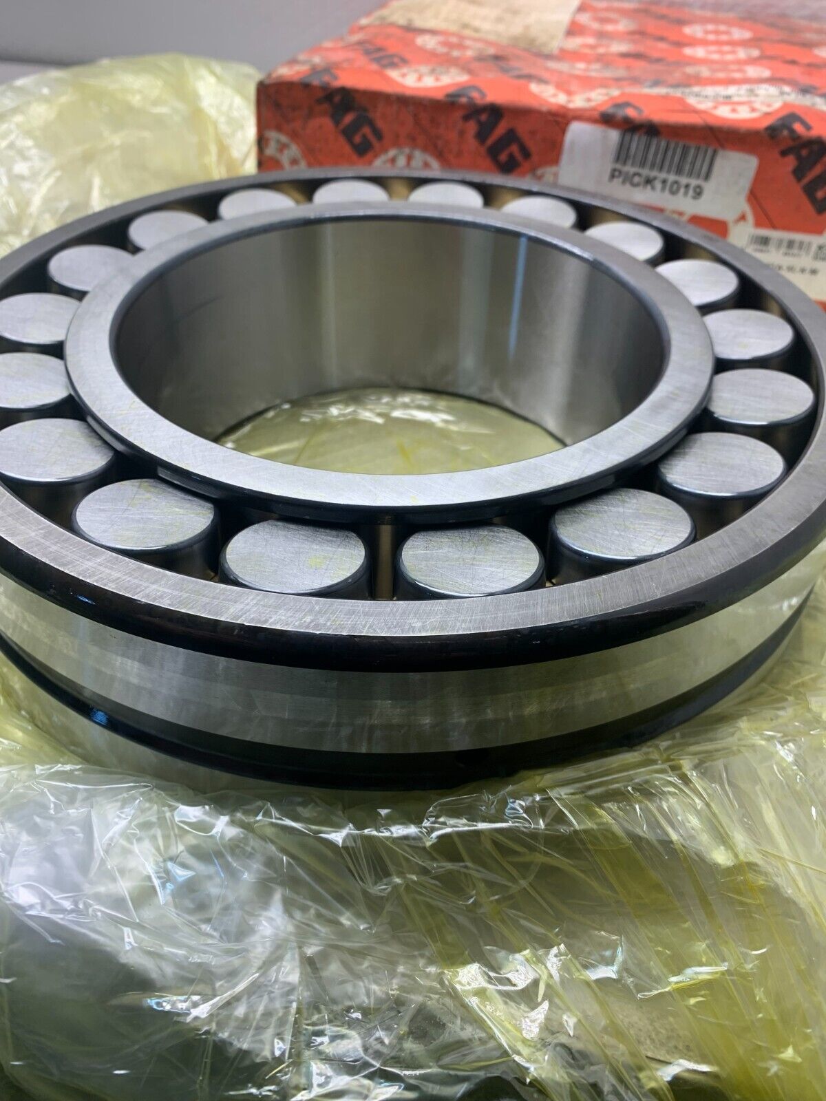 NEW IN BOX FAG 22228E1AXLKMC3 SPHERICAL ROLLER BEARING 22228-E1A-XL-K-M-C3