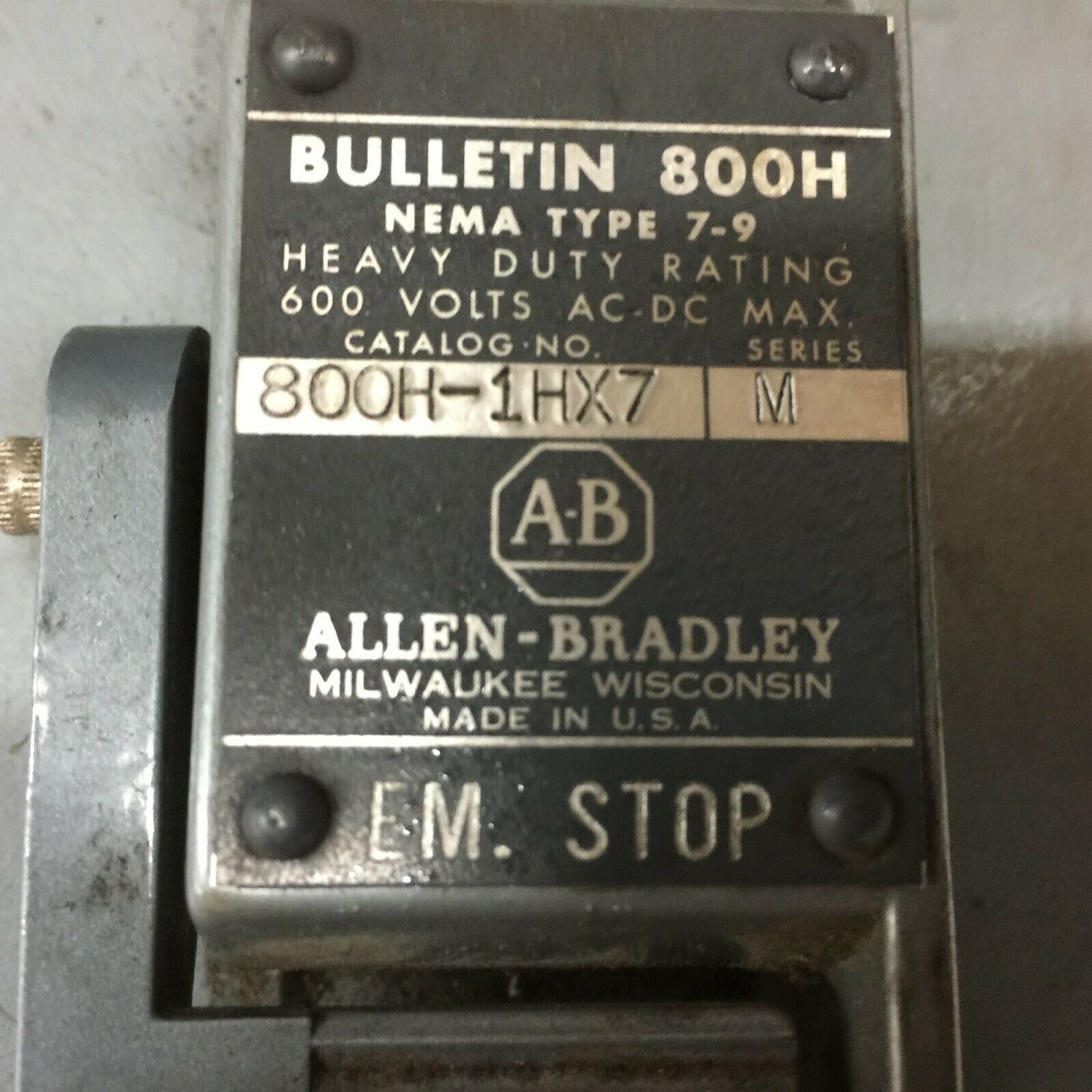 NEW NO BOX ALLEN BRADLEY HEAVYDUTY SWITCH 800H-1HX7