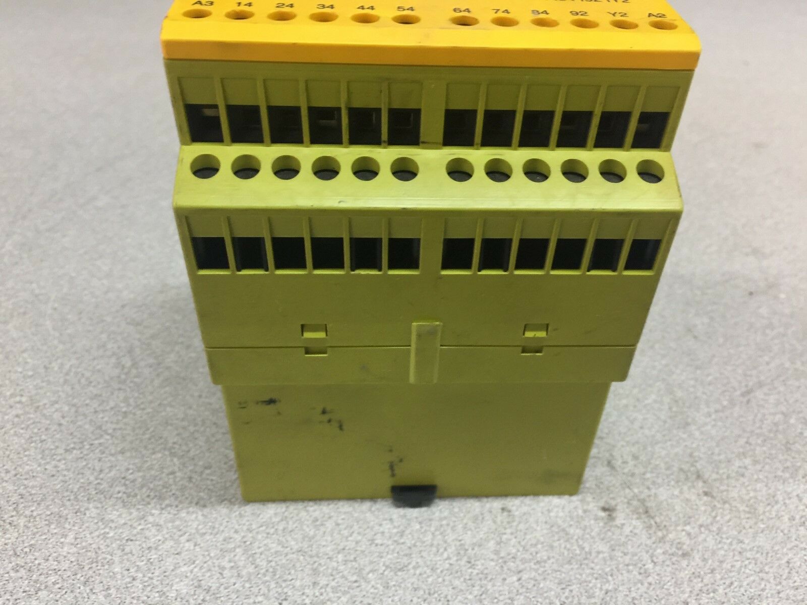 USED PILZ E-STOP SAFETY RELAY PZE 9