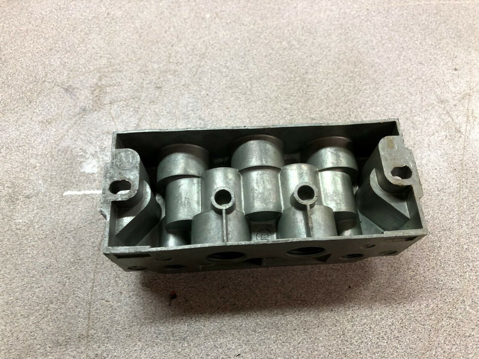 NEW NO BOX REXROTH PNEUMATIC VALVE MANIFOLD P-068977