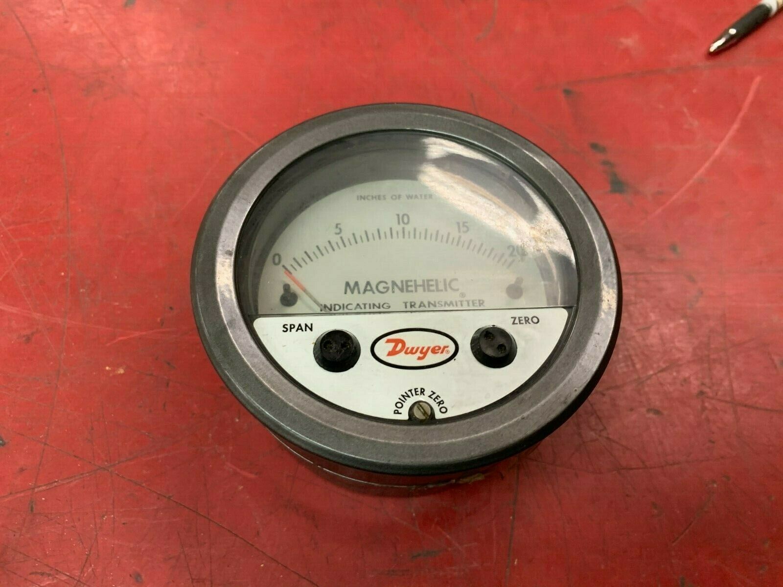 USED DWYER PRESSURE GAUGE 605-20C