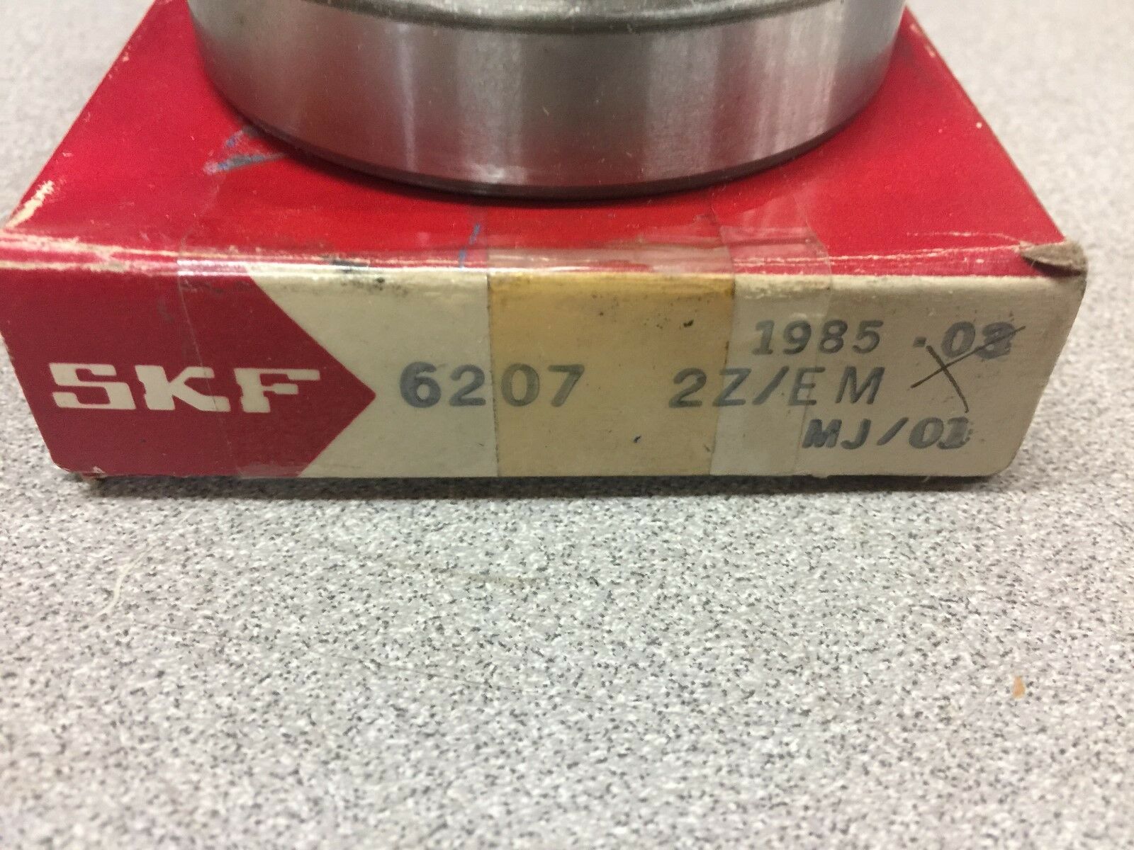 NEW IN BOX SKF BEARING 6207 2Z/EM