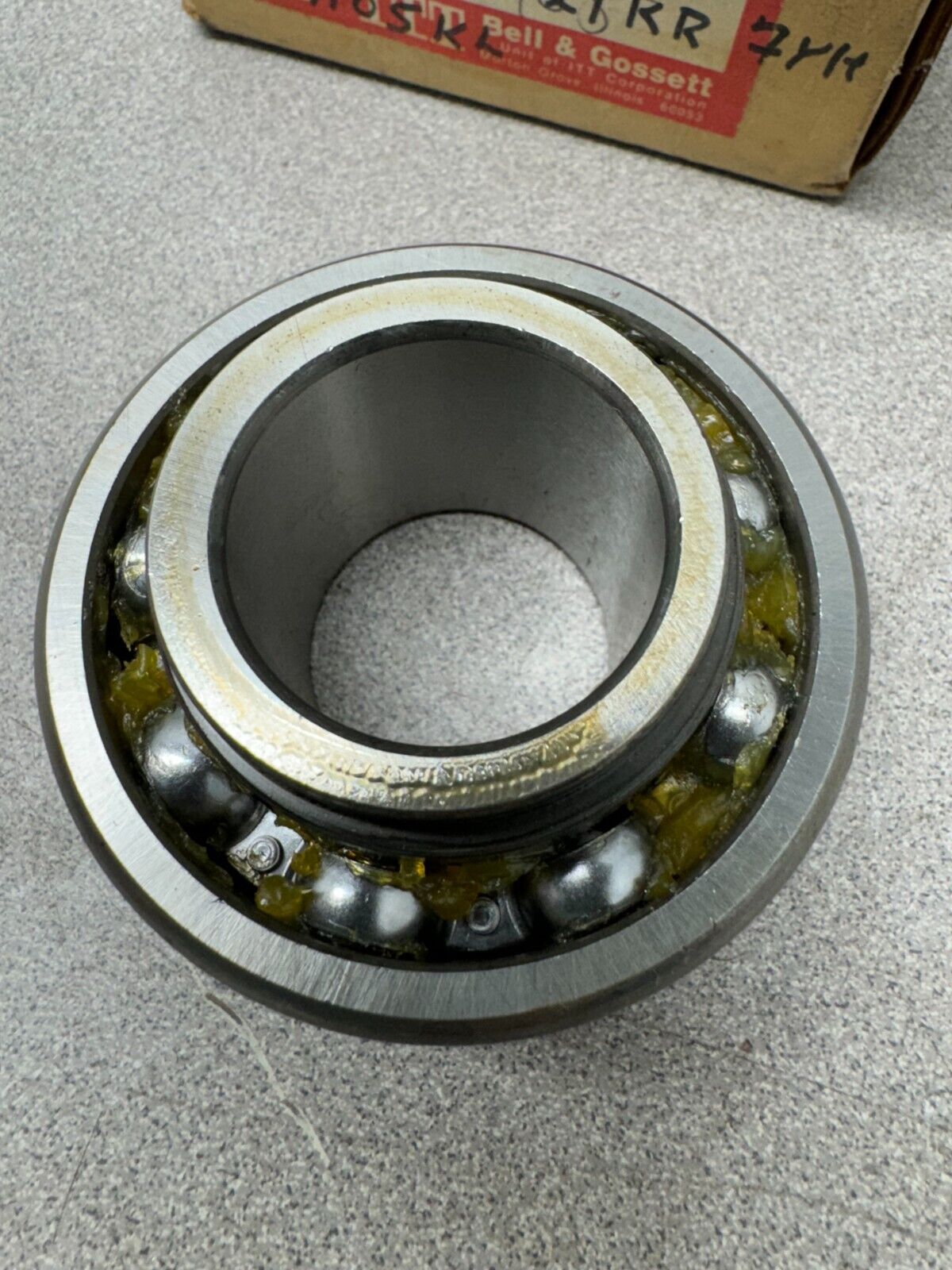 NEW IN BOX BELL & GOSSETT BEARING P77058