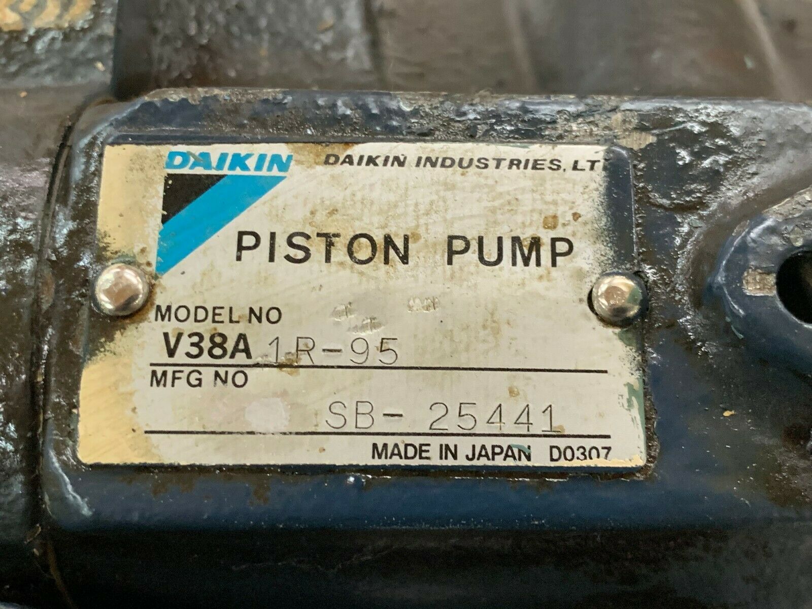 USED DAIKIN HYDRAULIC PISTON PUMP V38A1R-95