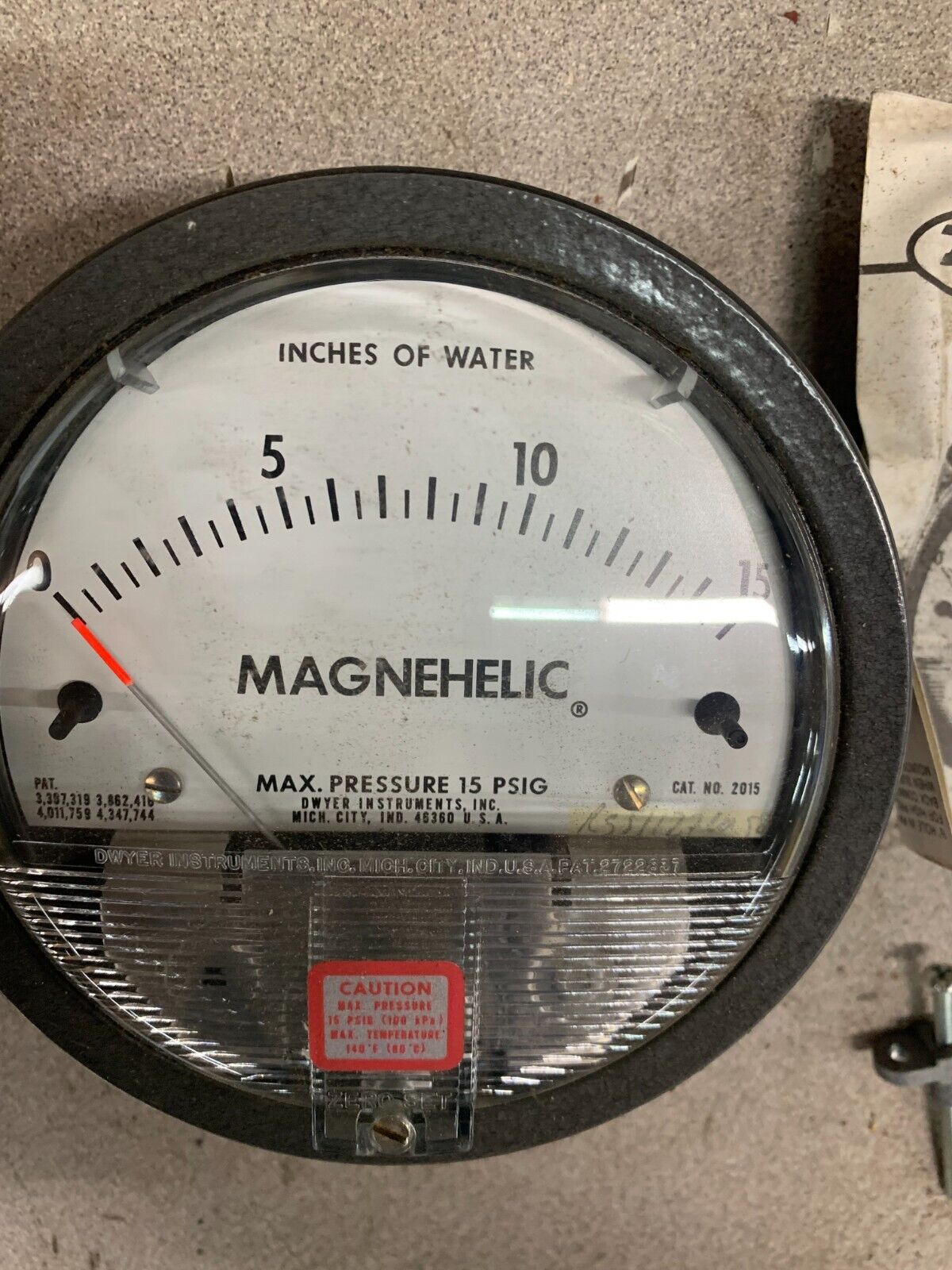 NEW IN BOX DWYER MAGNEHELIC PRESSURE GAUGE 2015