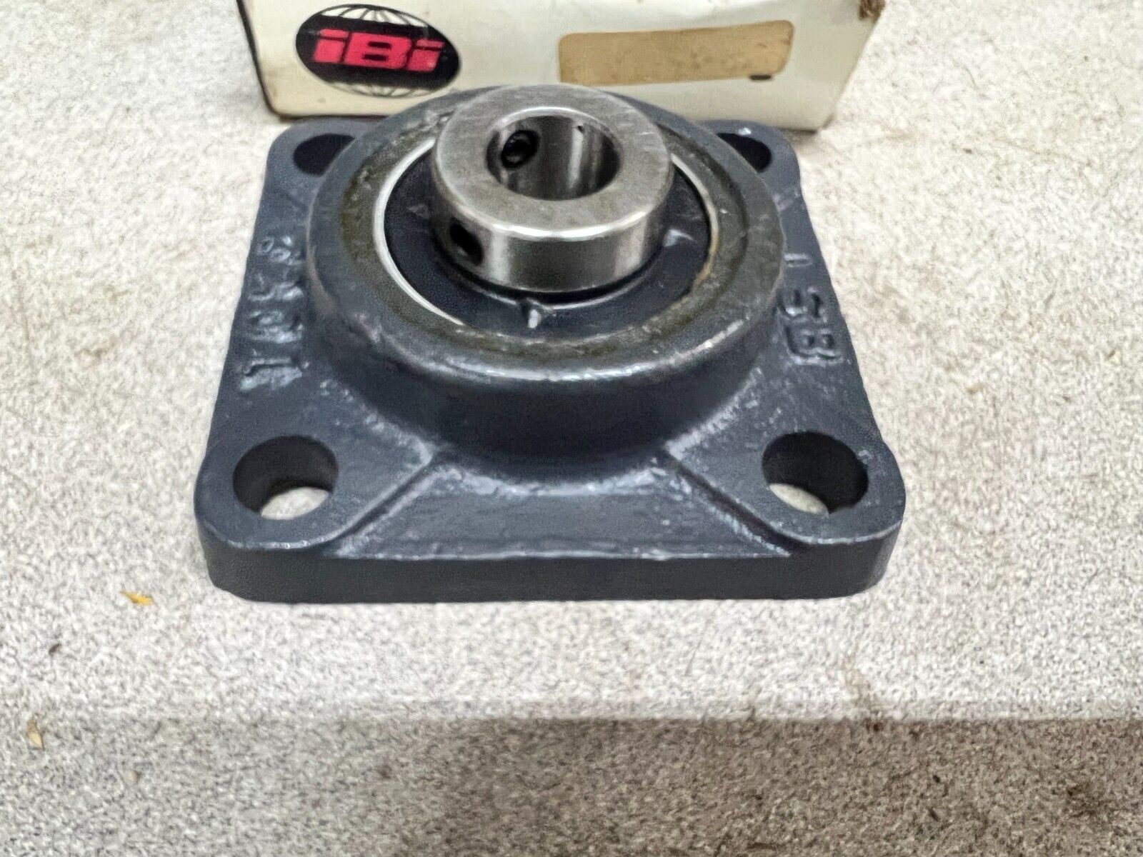 NEW IN BOX IBI FLANGE BEARING UC202-10