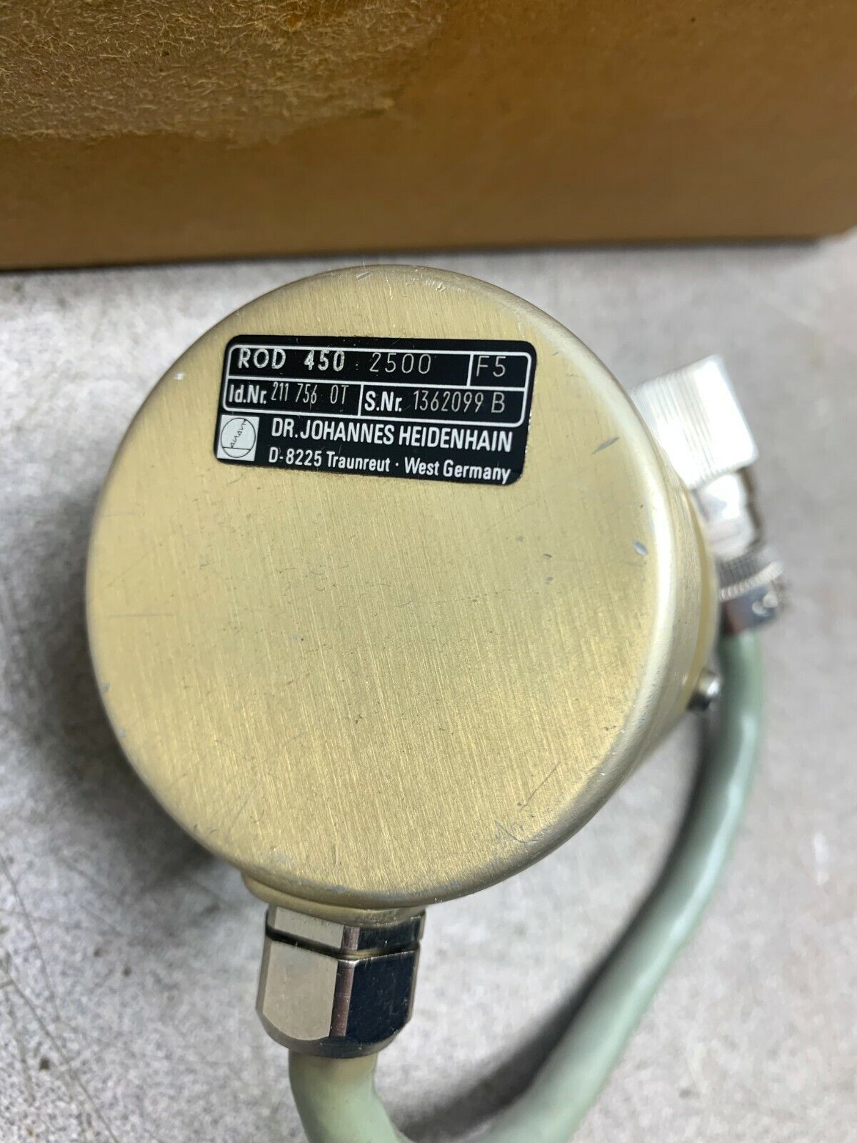 NEW HEIDENHAIN ROD 450 2500 ENCODER 211 756 0T