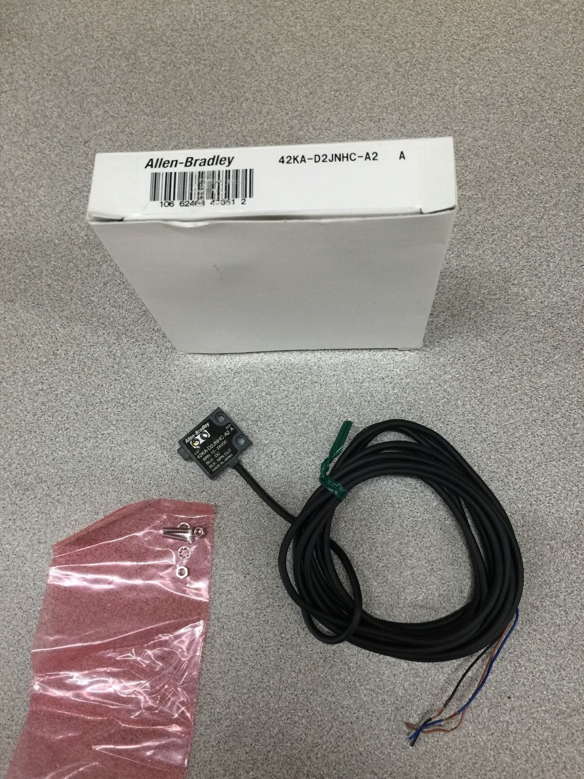 NEW IN BOX PHOTOELECTRIC SENSOR 42KA-D2JNHC-A2 SER.A