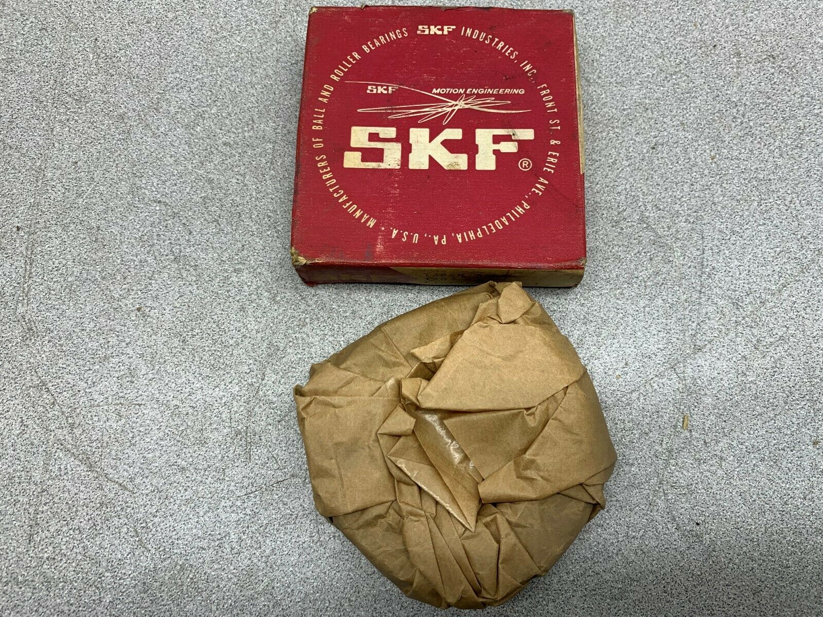 NEW IN BOX SKF BEARING 1209 KJ