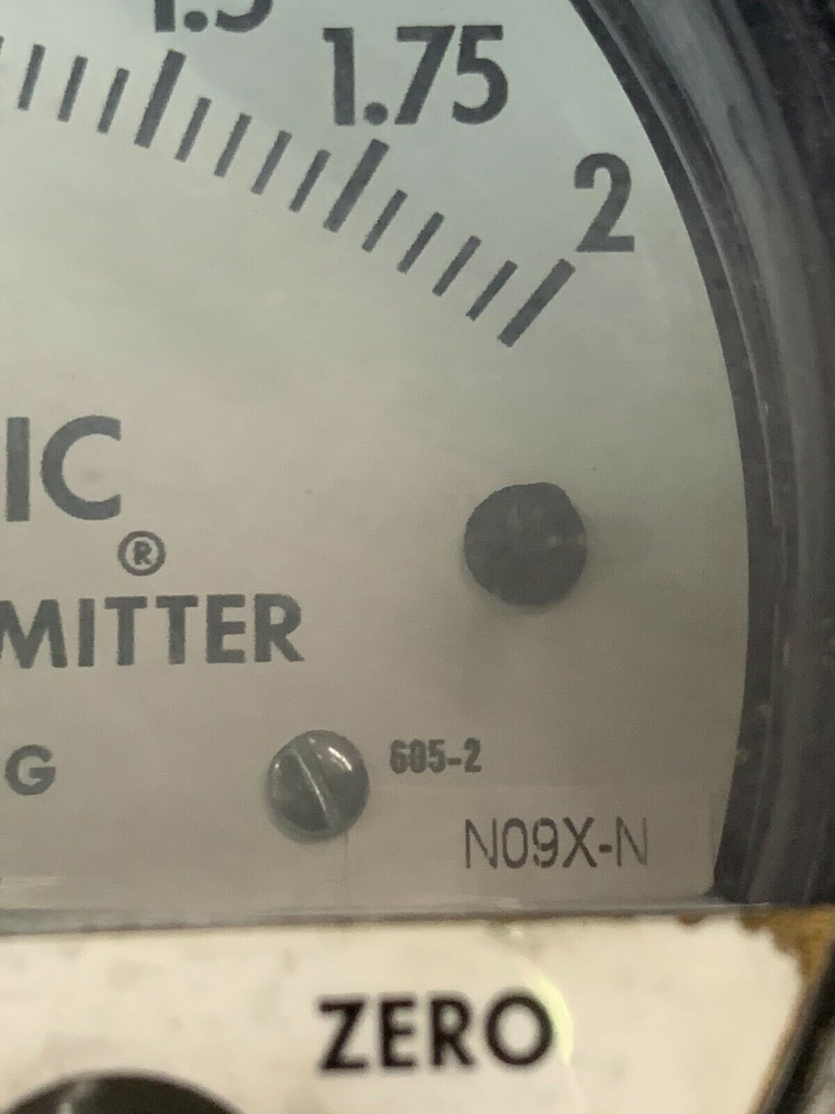 USED DWYER PRESSURE GAUGE 605-2