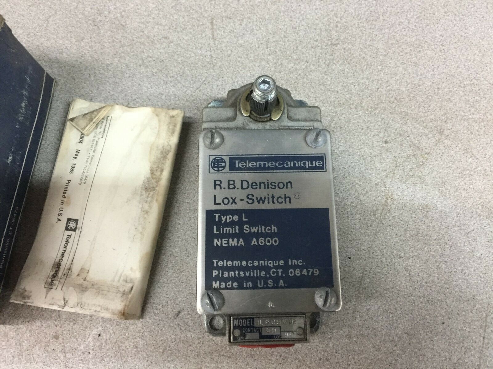 NEW IN BOX TELEMECANIQUE LIMIT SWITCH L525WDR