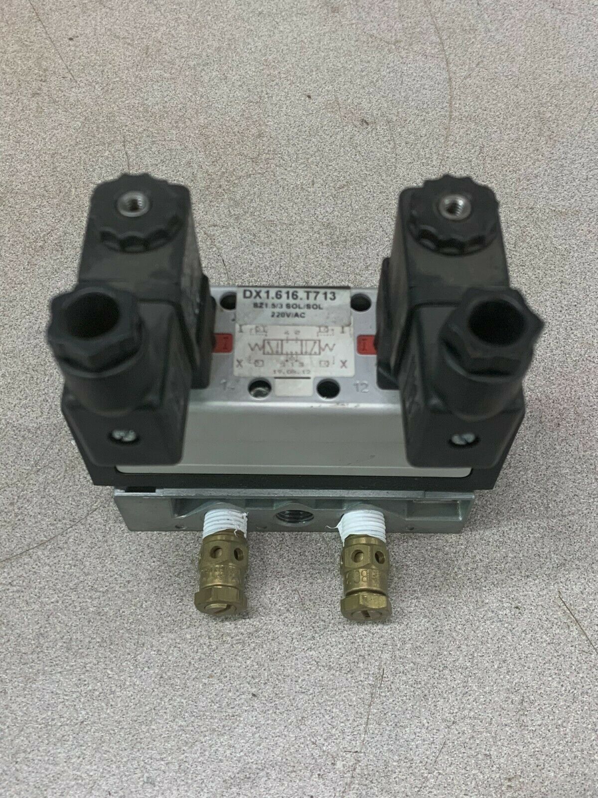 NEW NO BOX COMPAIR PNEUMATIC VALVE DX1.616.T713