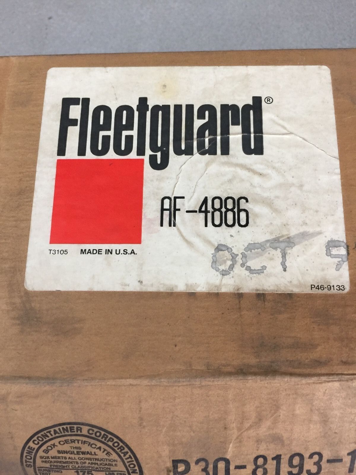 NEW IN BOX FLEETGUARD AIR FILTER AF-4886