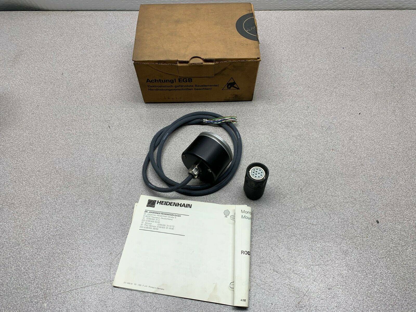 NEW IN BOX HEIDENHAIN 2516811E ENCODER 426.0003-1024