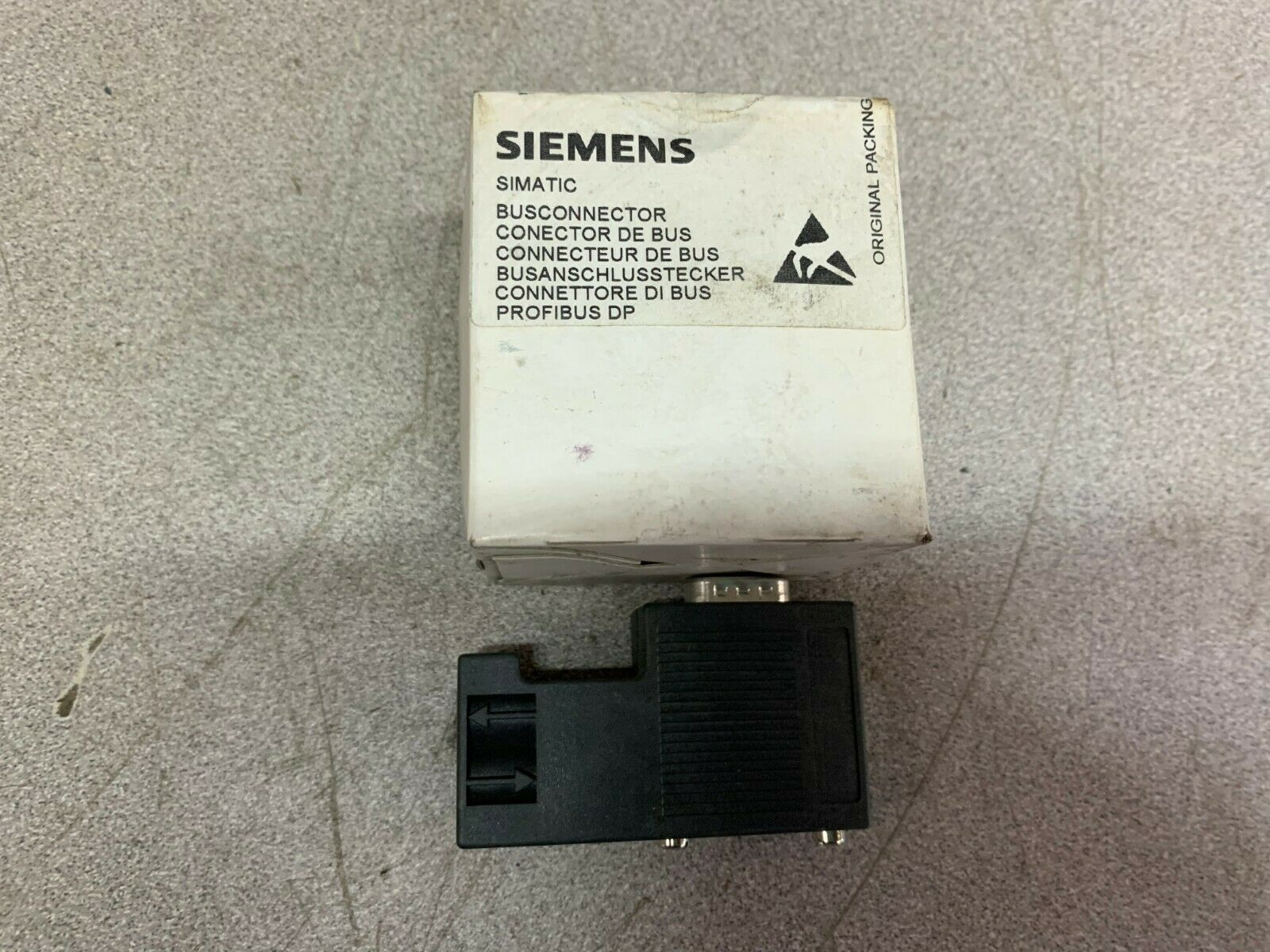 NEW IN BOX SIEMENS BUSS CONNECTOR 6ES7972-0BA11-0XA0