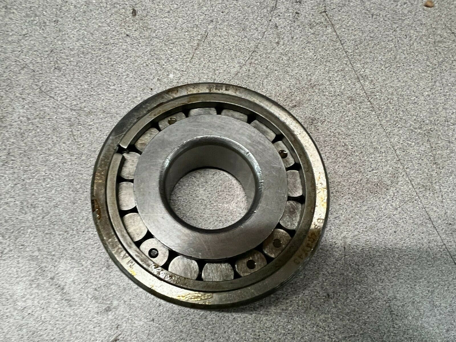 NEW IN BOX FMC BS224743 CYLINDRICAL BEARING BS223423