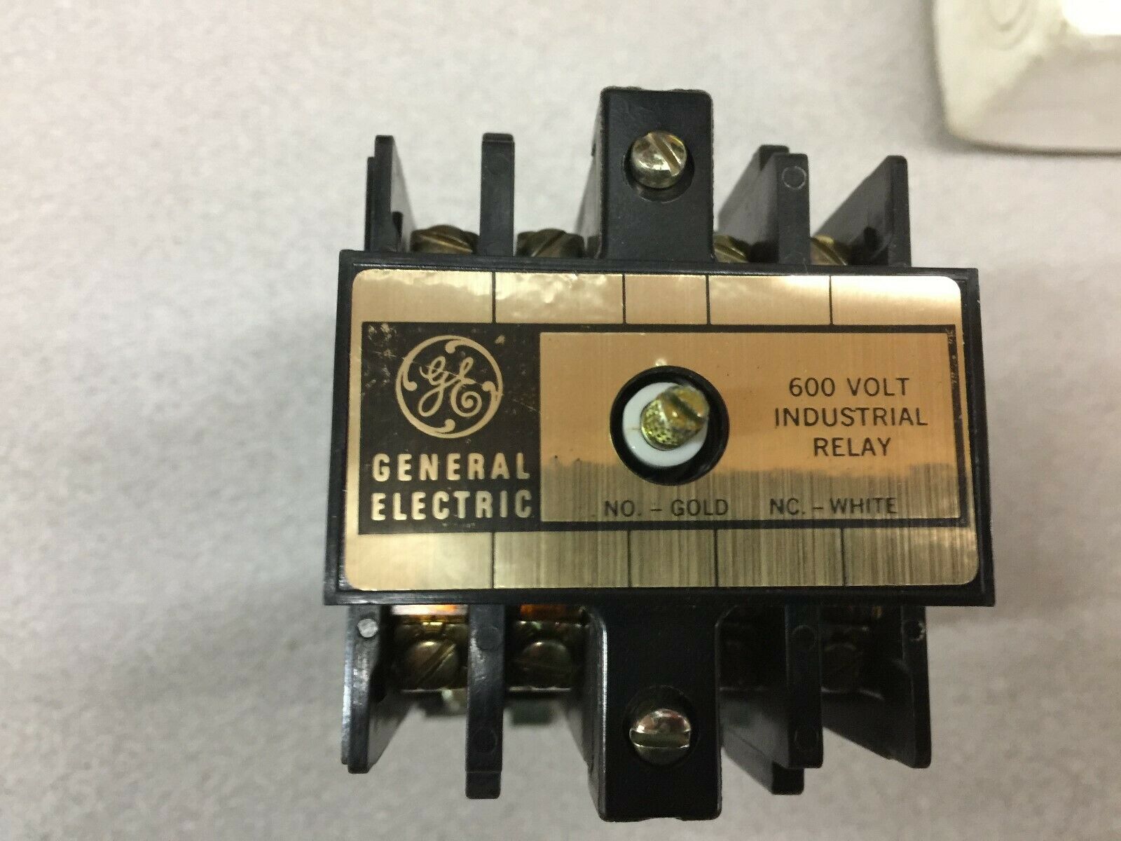 NEW IN BOX GE 115VAC COIL INDUSTRIAL RELAY CR120BP04002