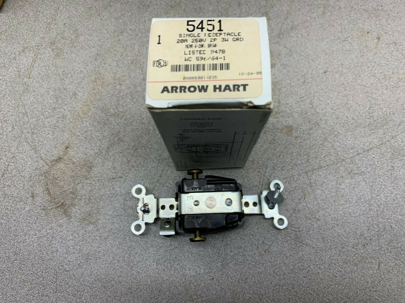 LOT OF 4 NEW IN BOX ARROW HART RECEPTACLE 5451