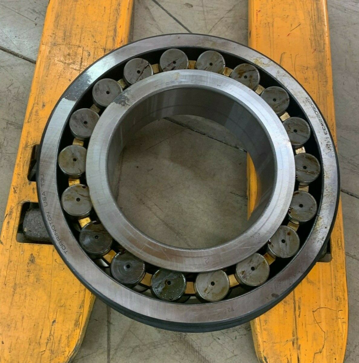 NEW TORRINGTON 220SD22 SPHERICAL ROLLER BEARING 220SD22W33 F4BR