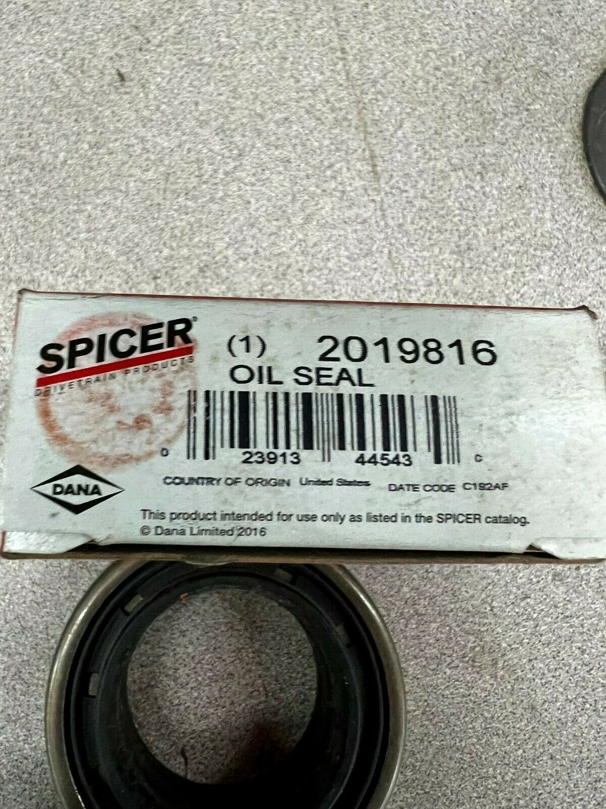 NEW IN BOX SPICER OILSEAL 2019816