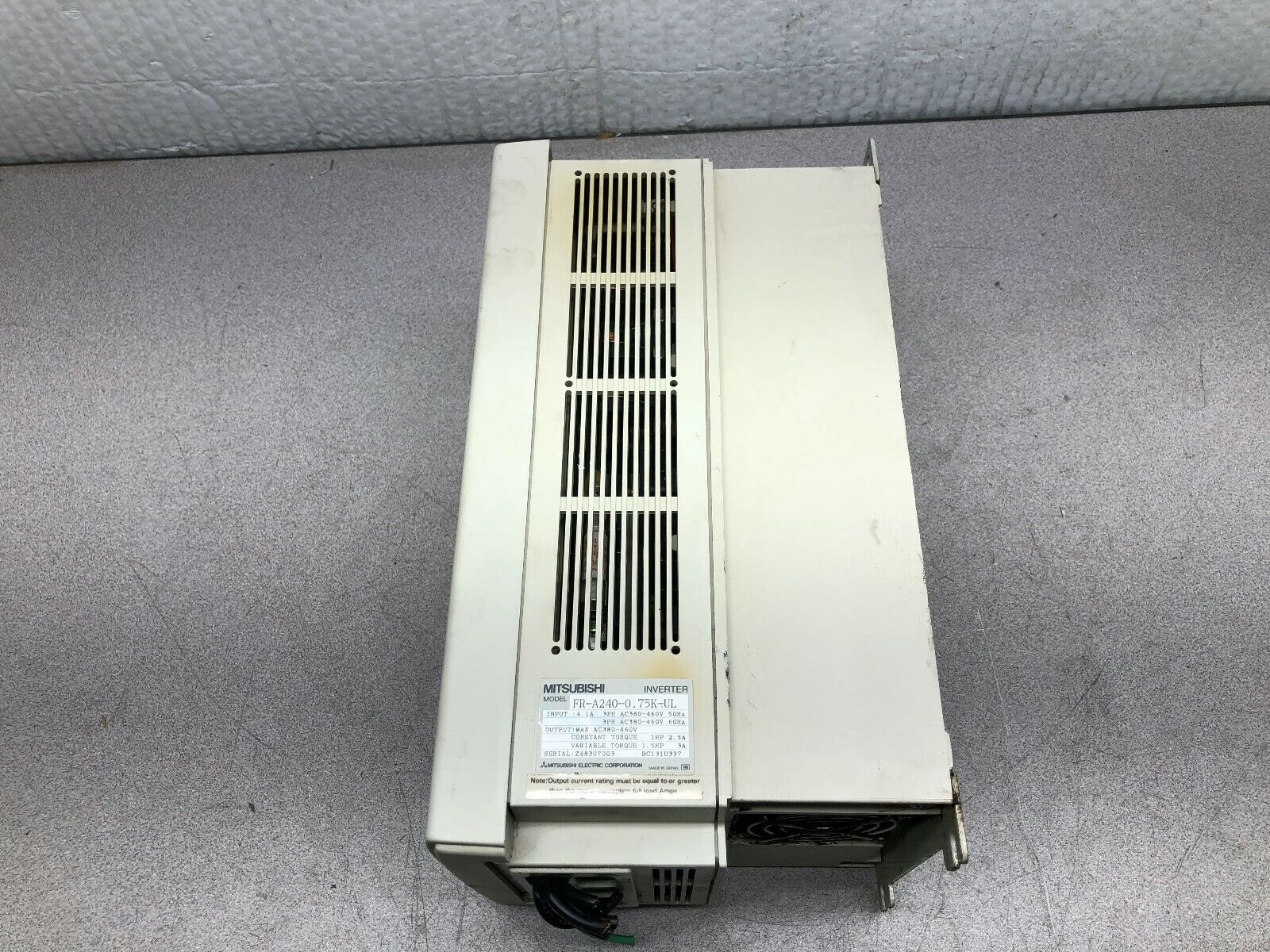 USED MITSUBISHI FREQROL-A200 1.5 HP 3 PH 380-460 VAC INVERTER DRIVE FR-A240-0.75