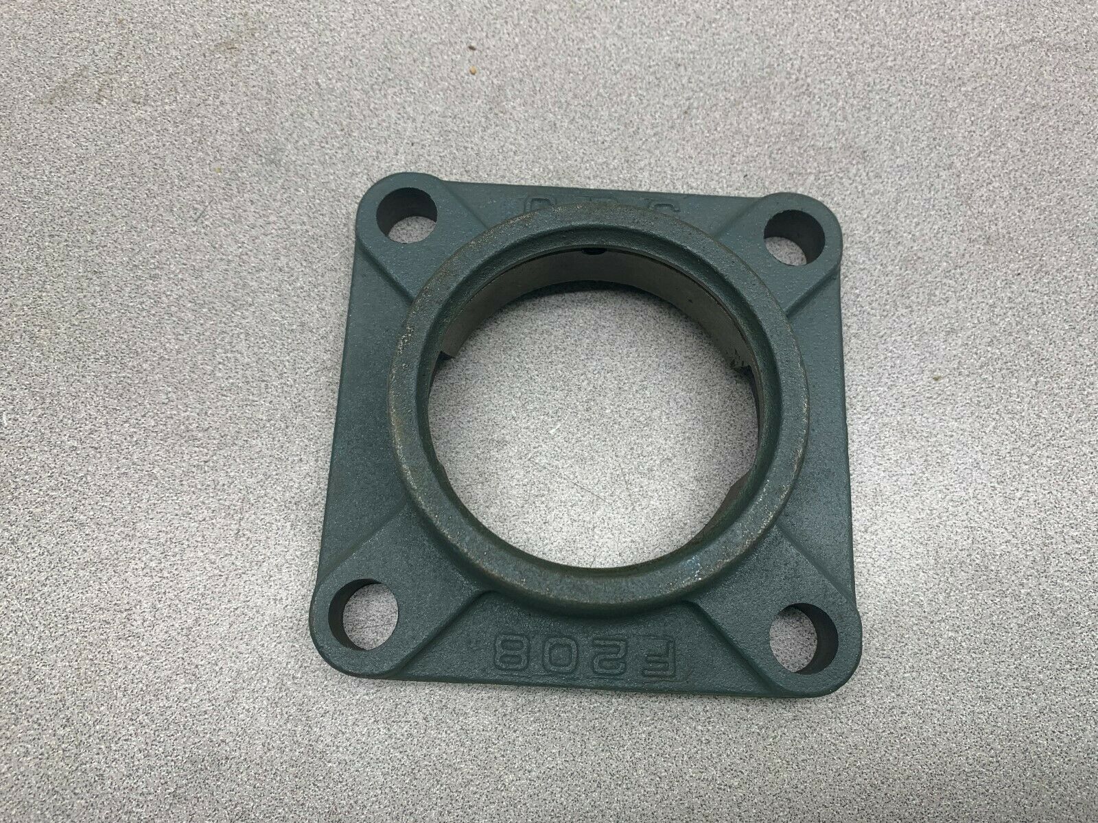 NEW NO BOX CBC BEARING HOUSING F208