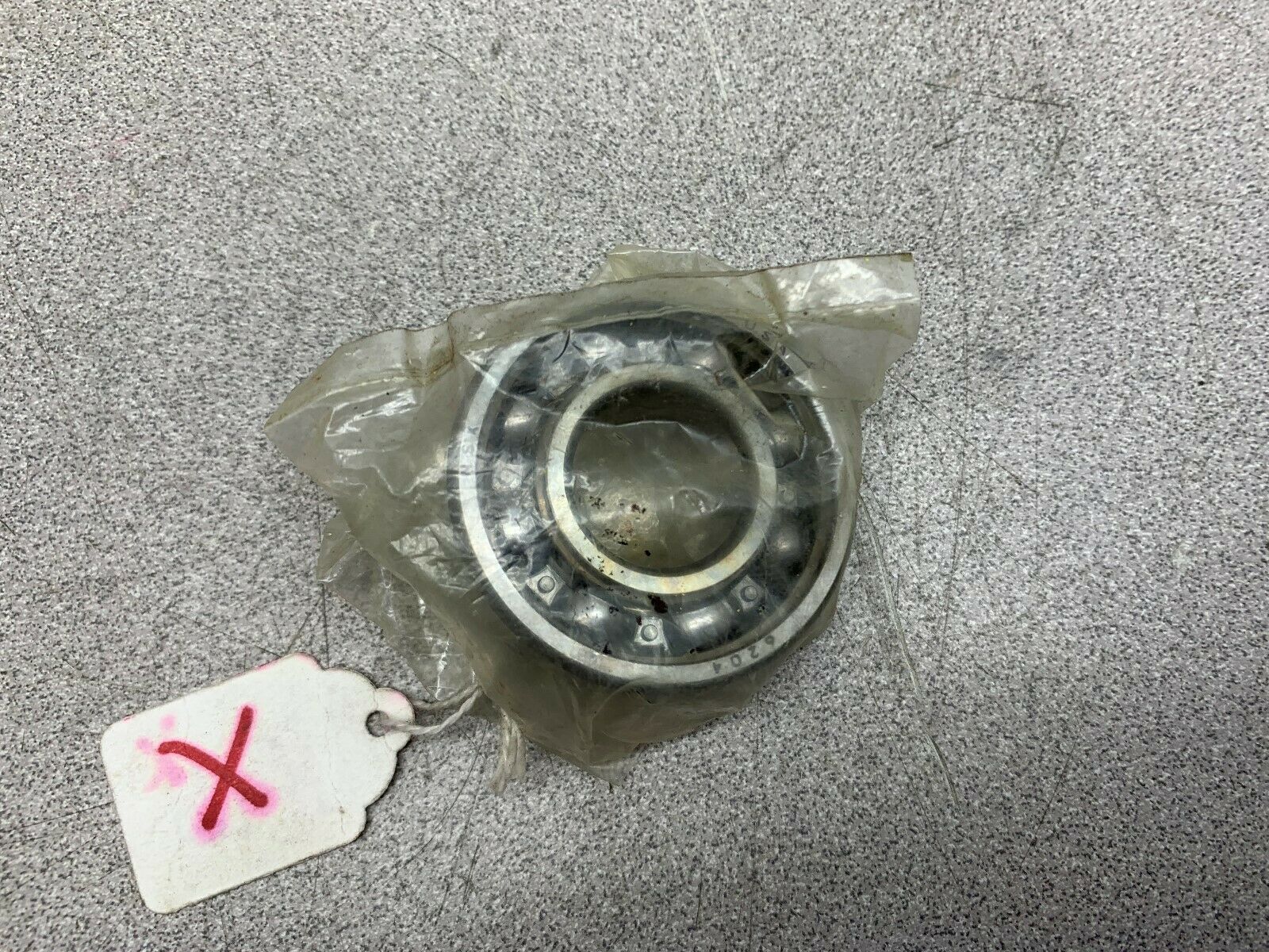 NEW NO BOX NSK BEARING 7204