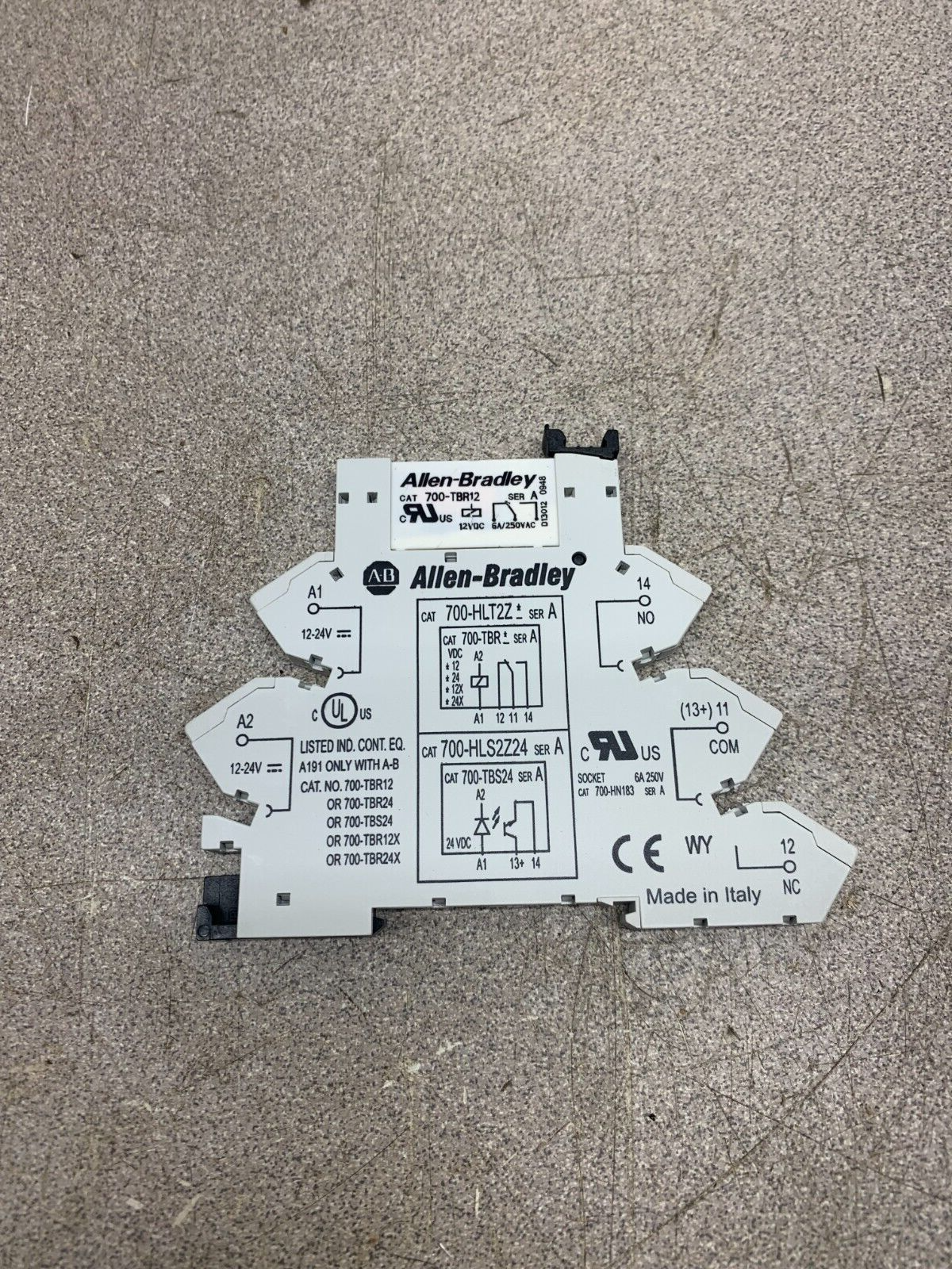 NEW NO BOX ALLEN-BRADLEY 700-HLS2Z24 TERMINAL BLOCK RELAY 700-TBR12