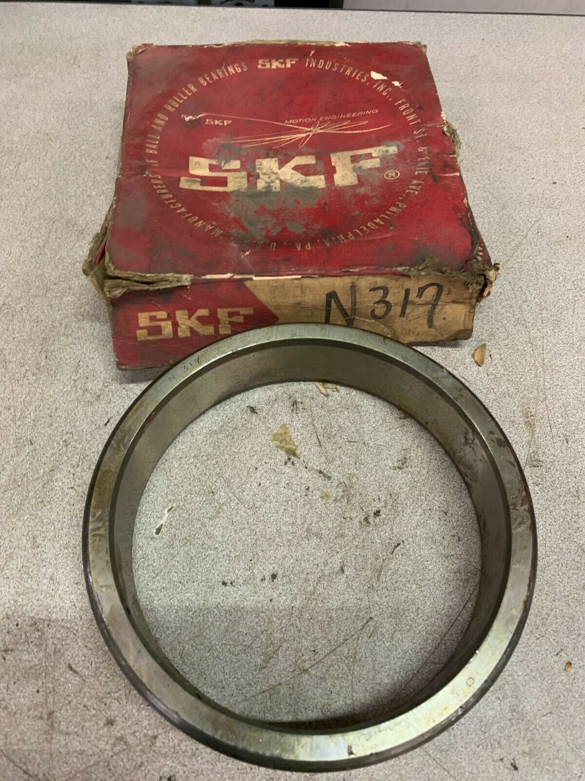 NEW IN BOX SKF ROLLER BEARING RING N317