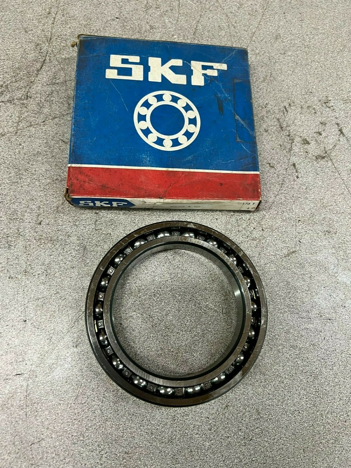 NEW IN BOX SKF 6915 ROLLER BEARING 61915