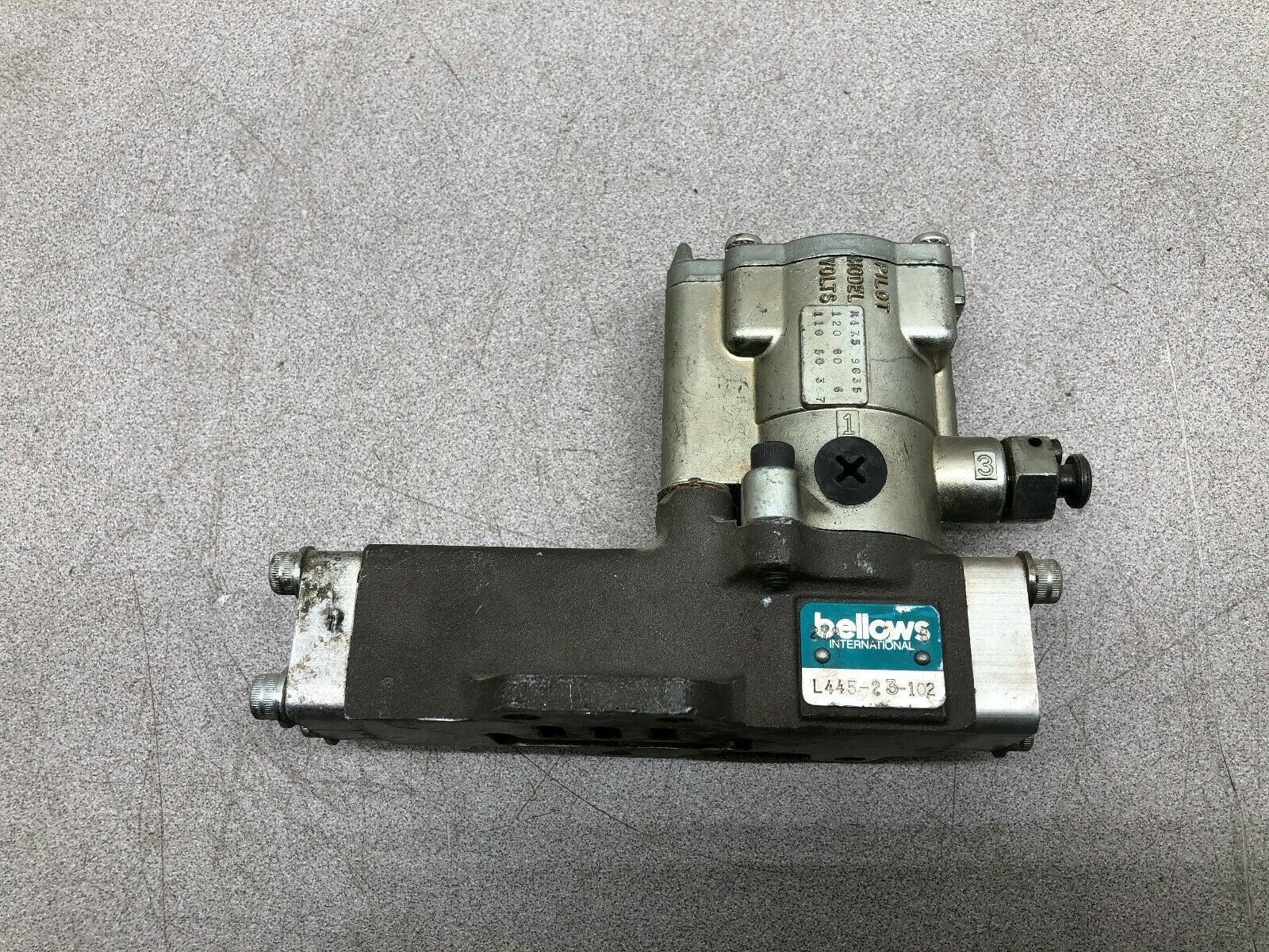 USED BELLOWS INTERNATIONAL 120 VAC PNEUMATIC SOLENOID VALVE L445-23-102