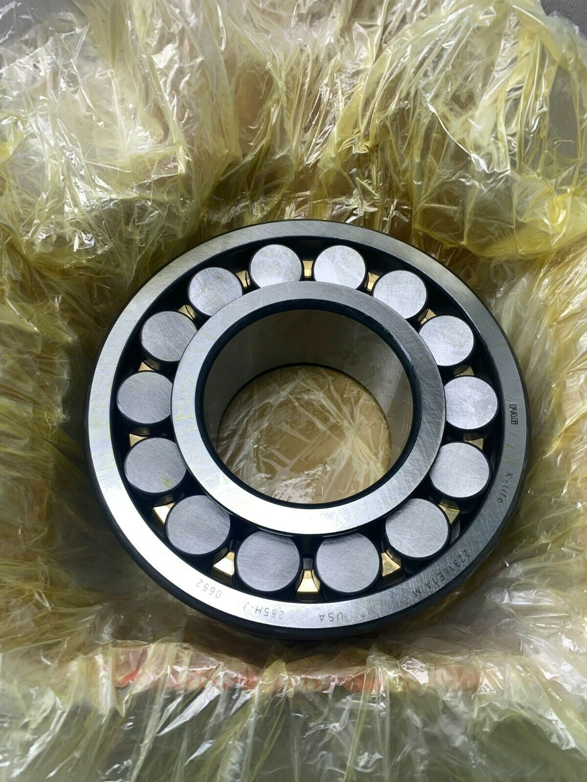 NEW IN BOX FAG SPHERICAL ROLLER BEARING 22318E1A.M